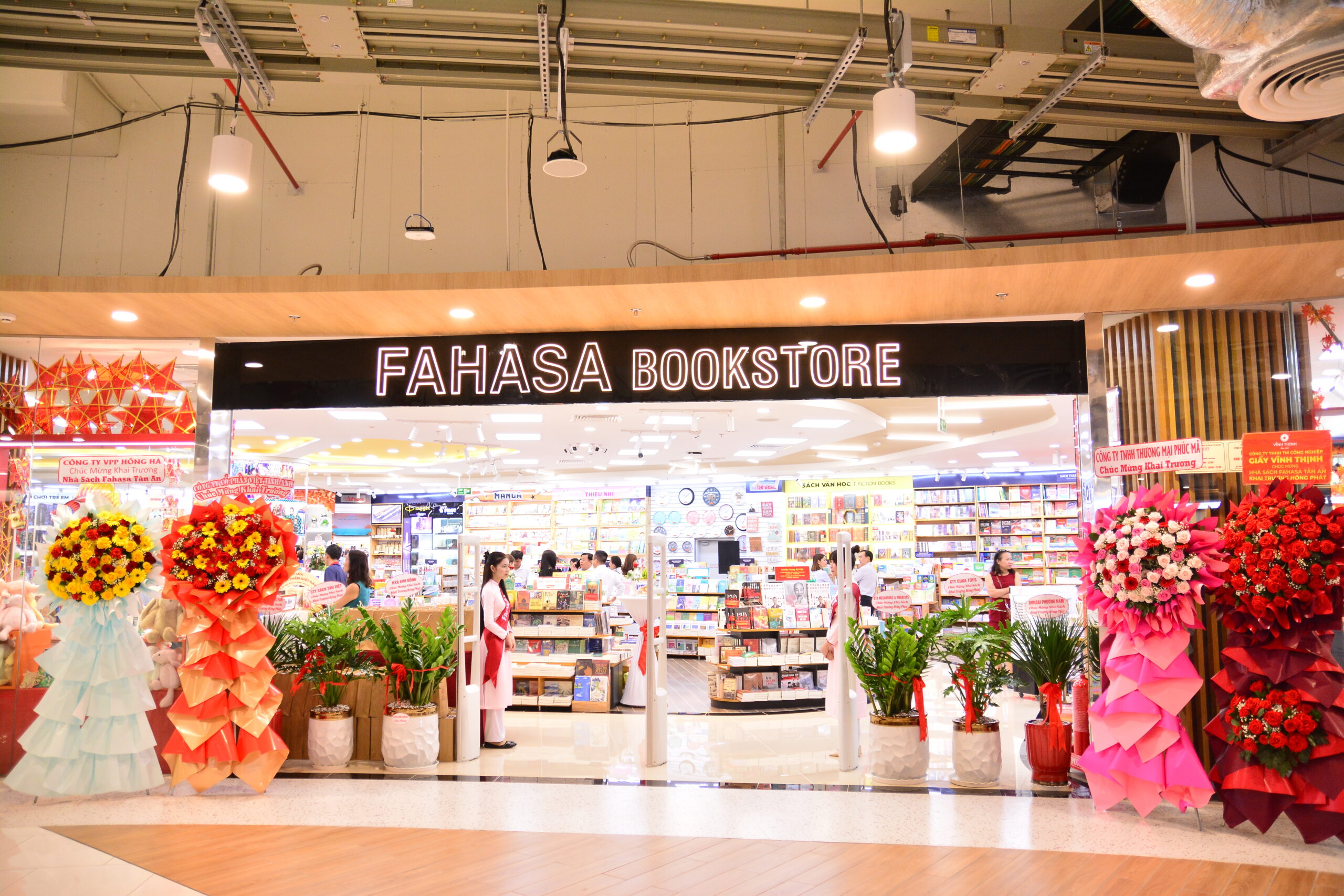 Mặt tiền Nhà sách FAHASA Tân An