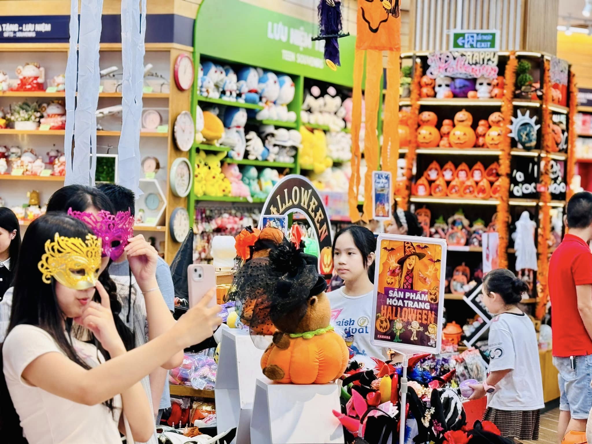 Mua Đồ Hóa Trang Halloween Cho Bé Gái & Bé Trai Ở Đâu tại FAHASA Mua Đồ Hóa Trang Halloween Cho Bé Gái & Bé Trai Ở Đâu tại FAHASA