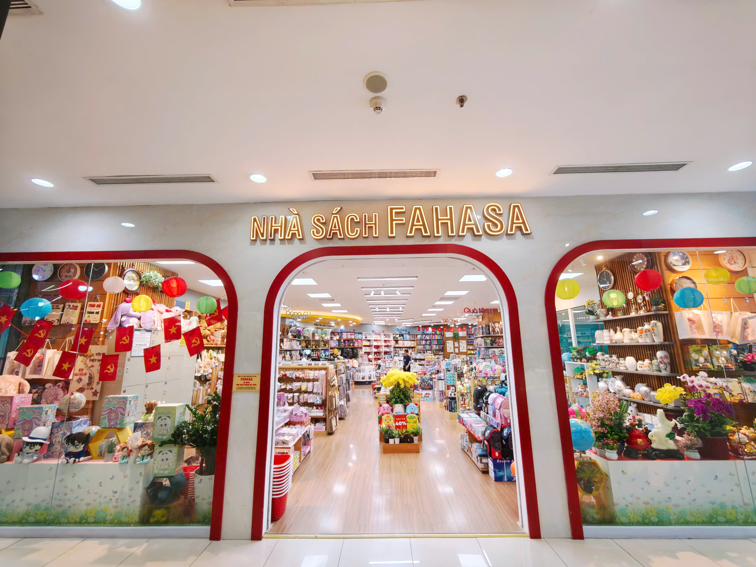 Nhà sách FAHASA Bà Triệu Nhà sách FAHASA Bà Triệu