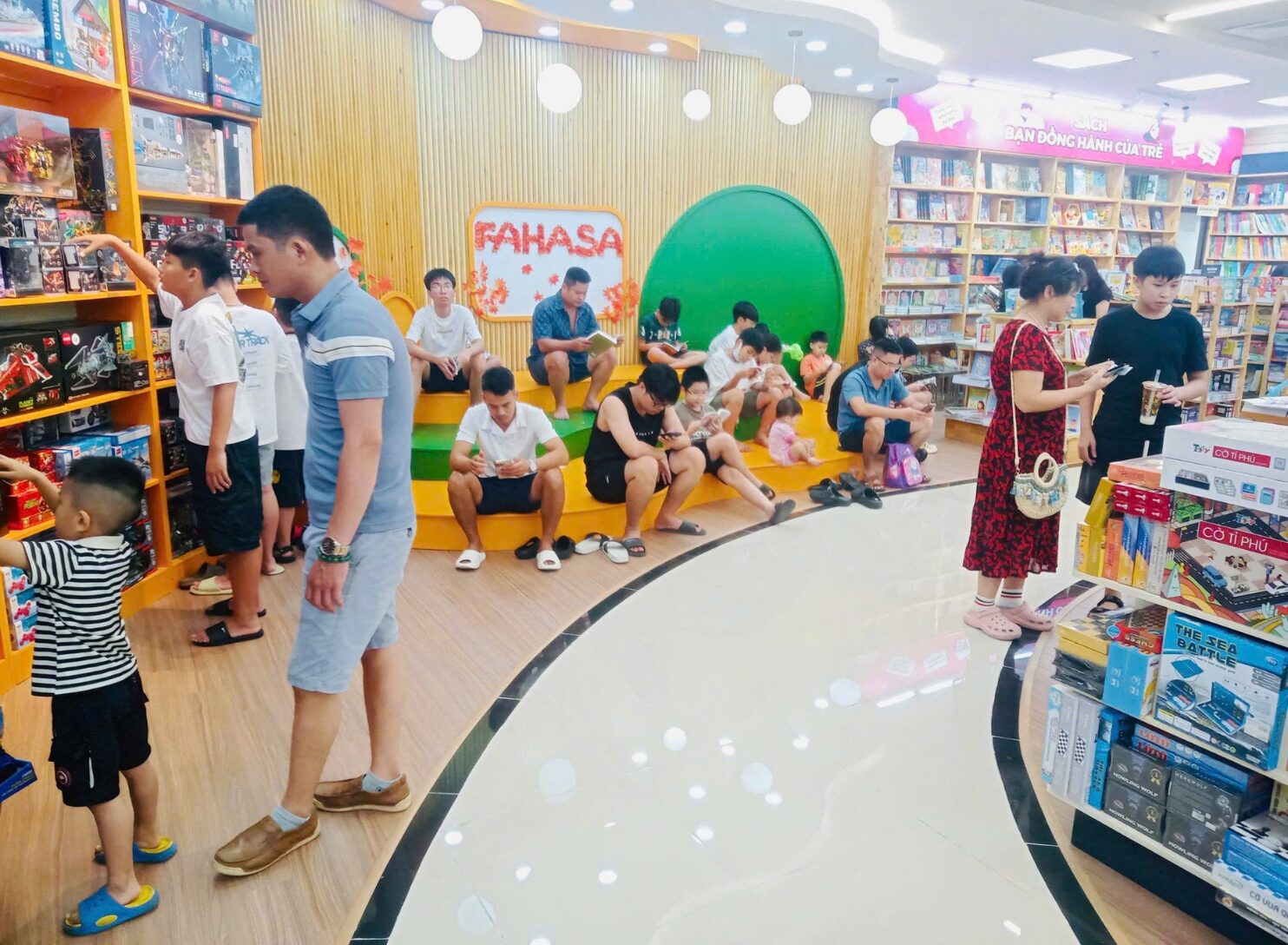 NHA SACH FAHASA VU YEN