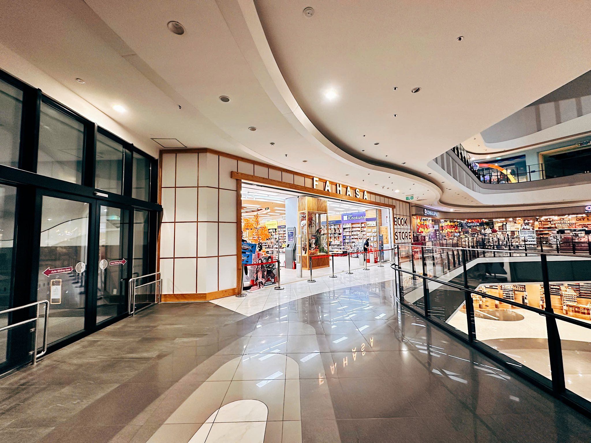 Hình ảnh Nhà sách FAHASA Vạn Phúc Hình ảnh Nhà sách FAHASA Vạn Phúc