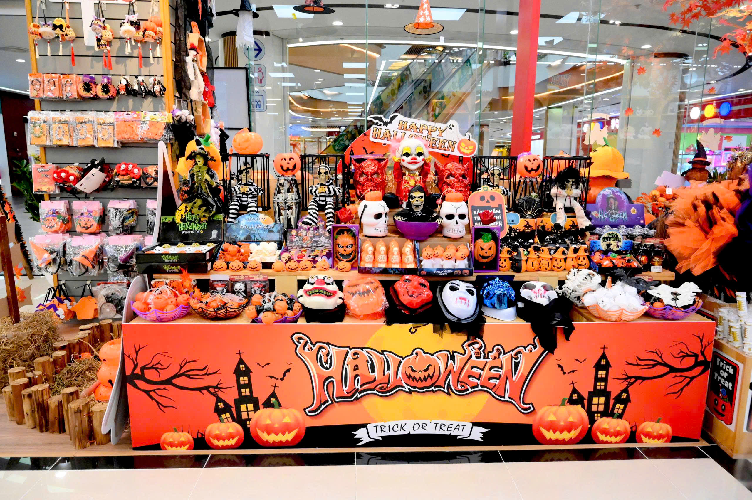 Nhà sách FAHASA Vũ Yên (Hải Phòng) - Lễ hội Halloween sống động