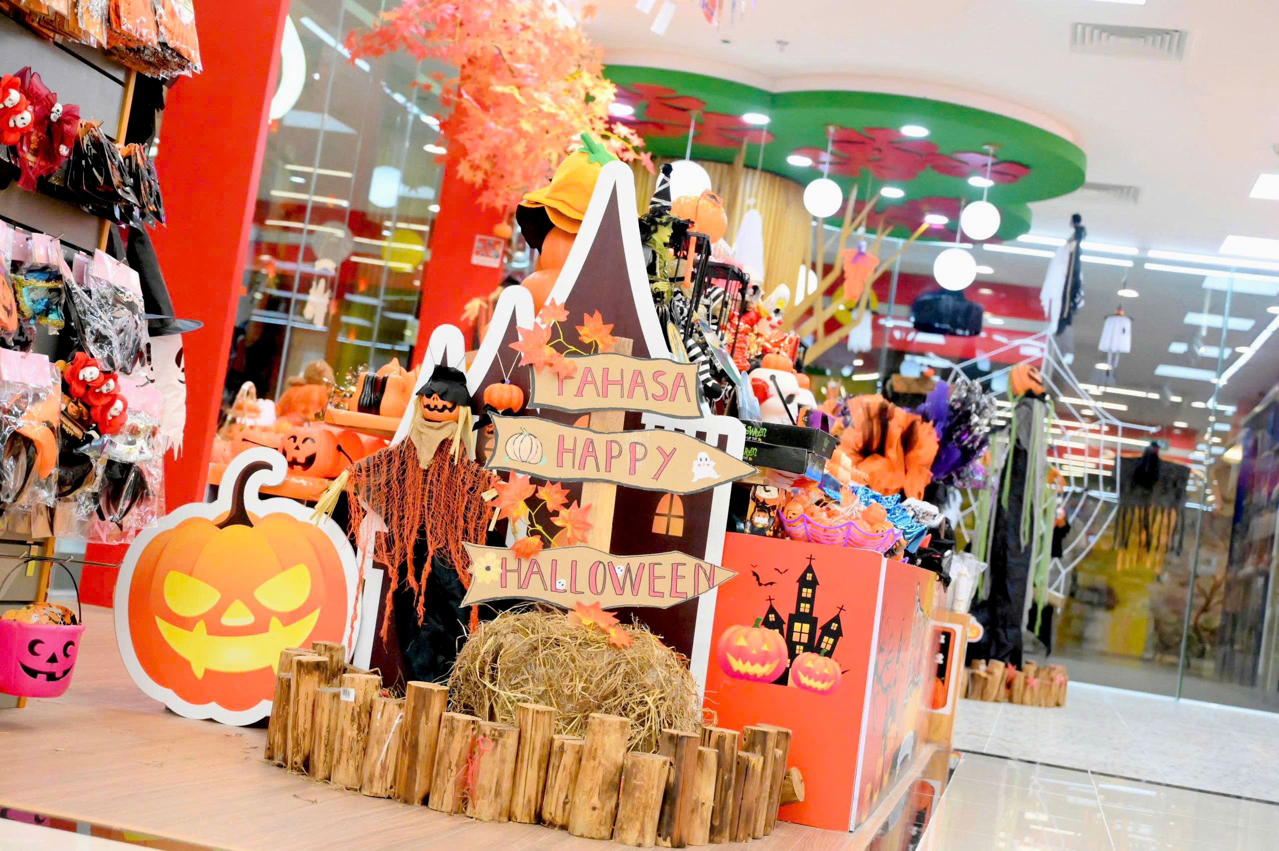 Nhà sách FAHASA Vũ Yên (Hải Phòng) - Lễ hội Halloween sống động