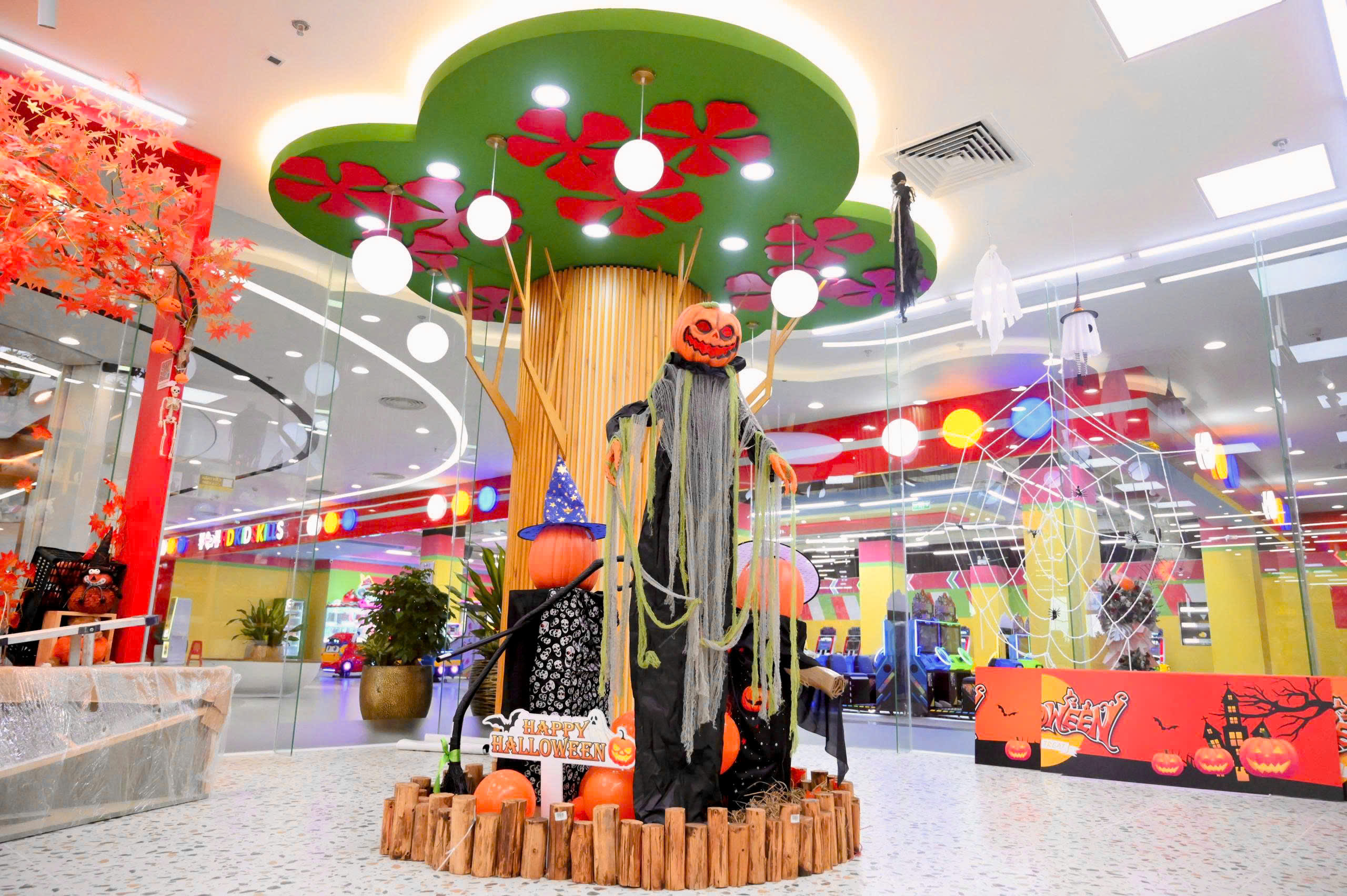 Nhà sách FAHASA Vũ Yên (Hải Phòng) - Lễ hội Halloween sống động Nhà sách FAHASA Vũ Yên (Hải Phòng) - Lễ hội Halloween sống động