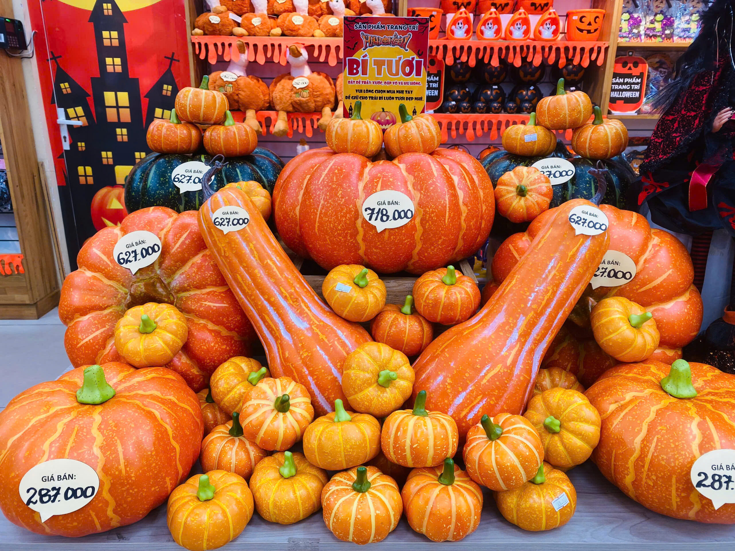 Nhà sách FAHASA Đà Nẵng - Halloween rực rỡ & ngọt ngào giữa lòng thành phố Nhà sách FAHASA Đà Nẵng - Halloween rực rỡ & ngọt ngào giữa lòng thành phố