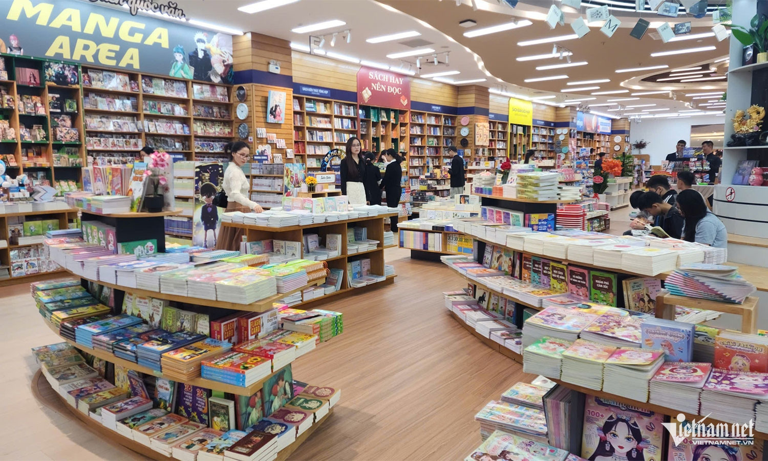 Nhà sách FAHASA Vạn Phúc