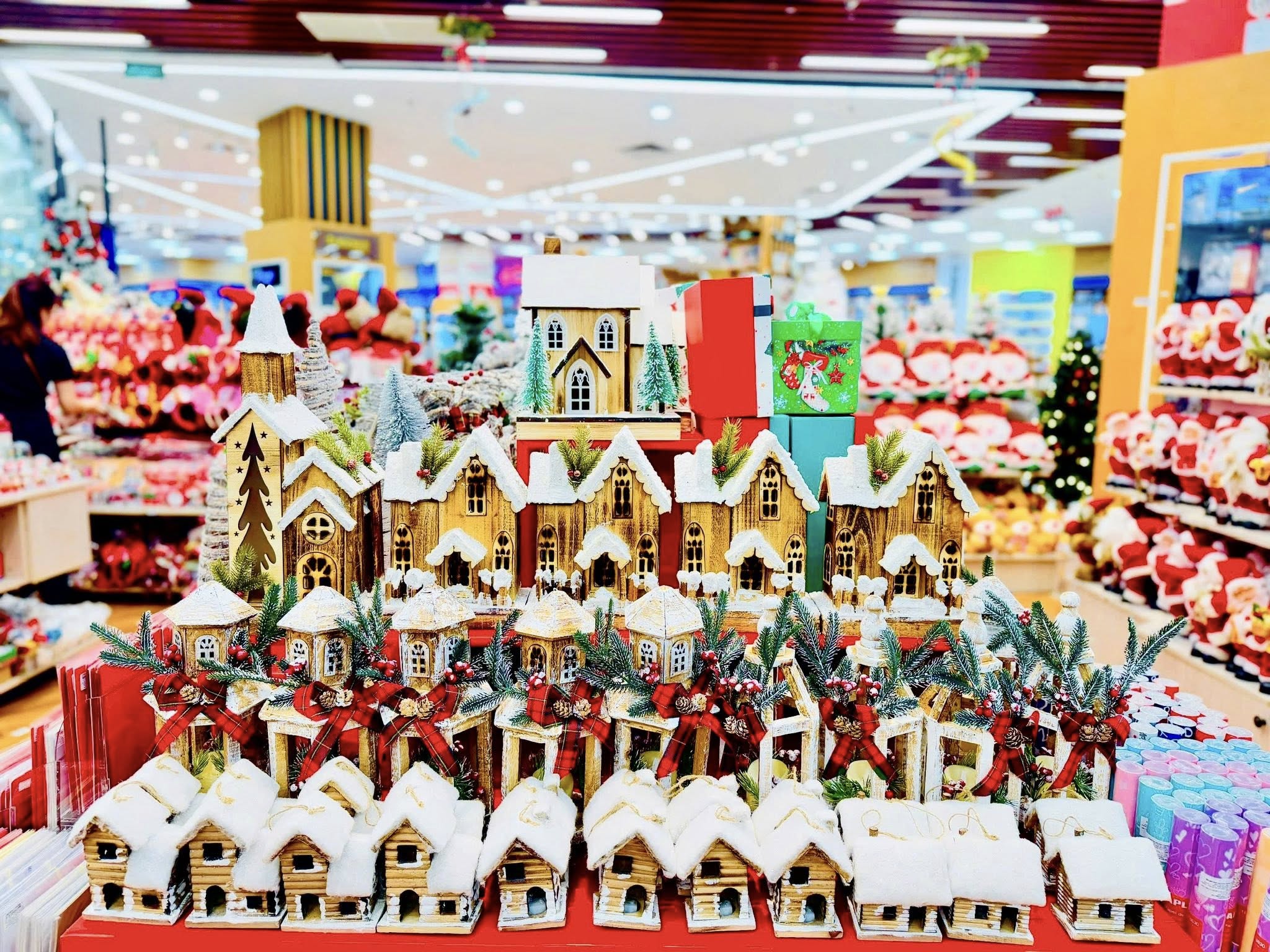 10+ Ý tưởng trang trí Noel cửa kính đẹp, đơn giản và dễ thực hiện. Nguồn: Nhà sách FAHASA 