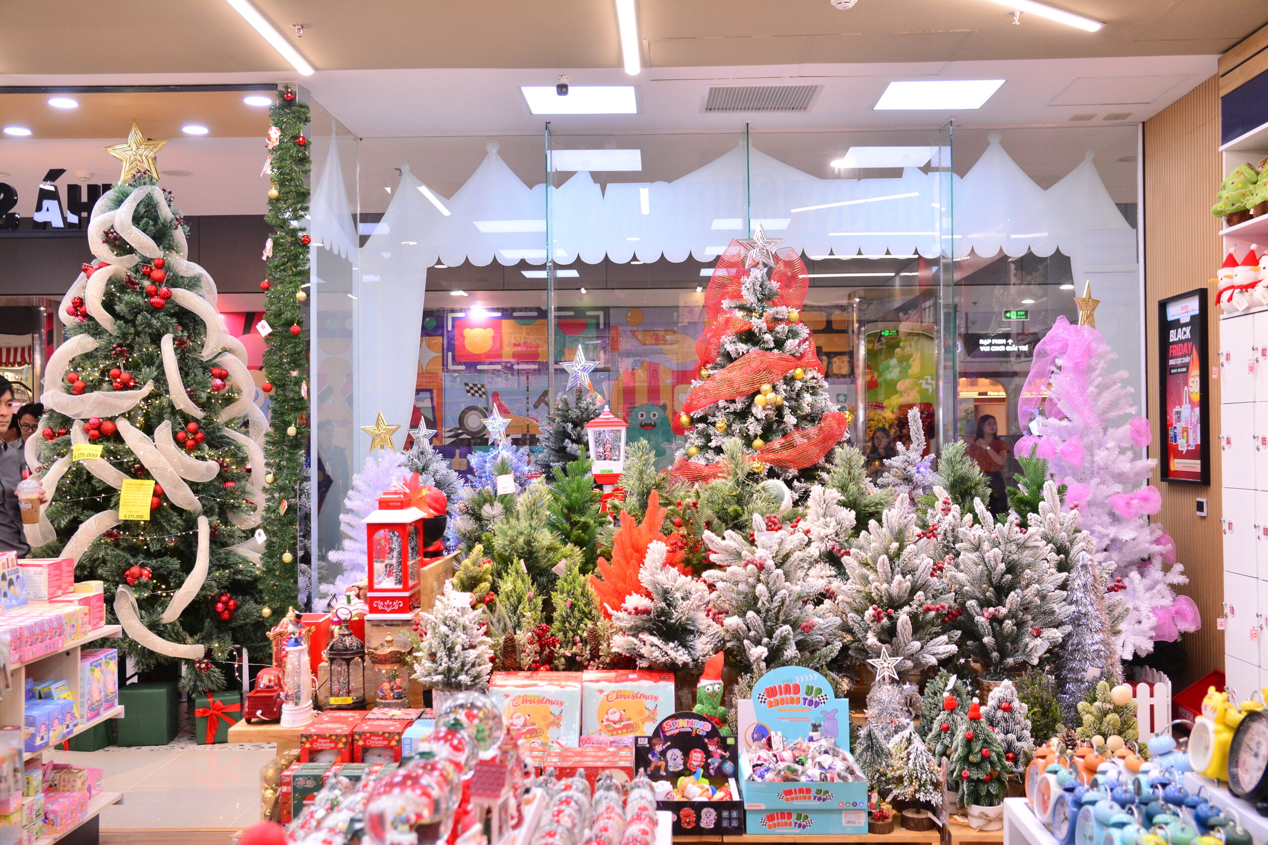 Nhà sách FAHASA Phan Huy Ích