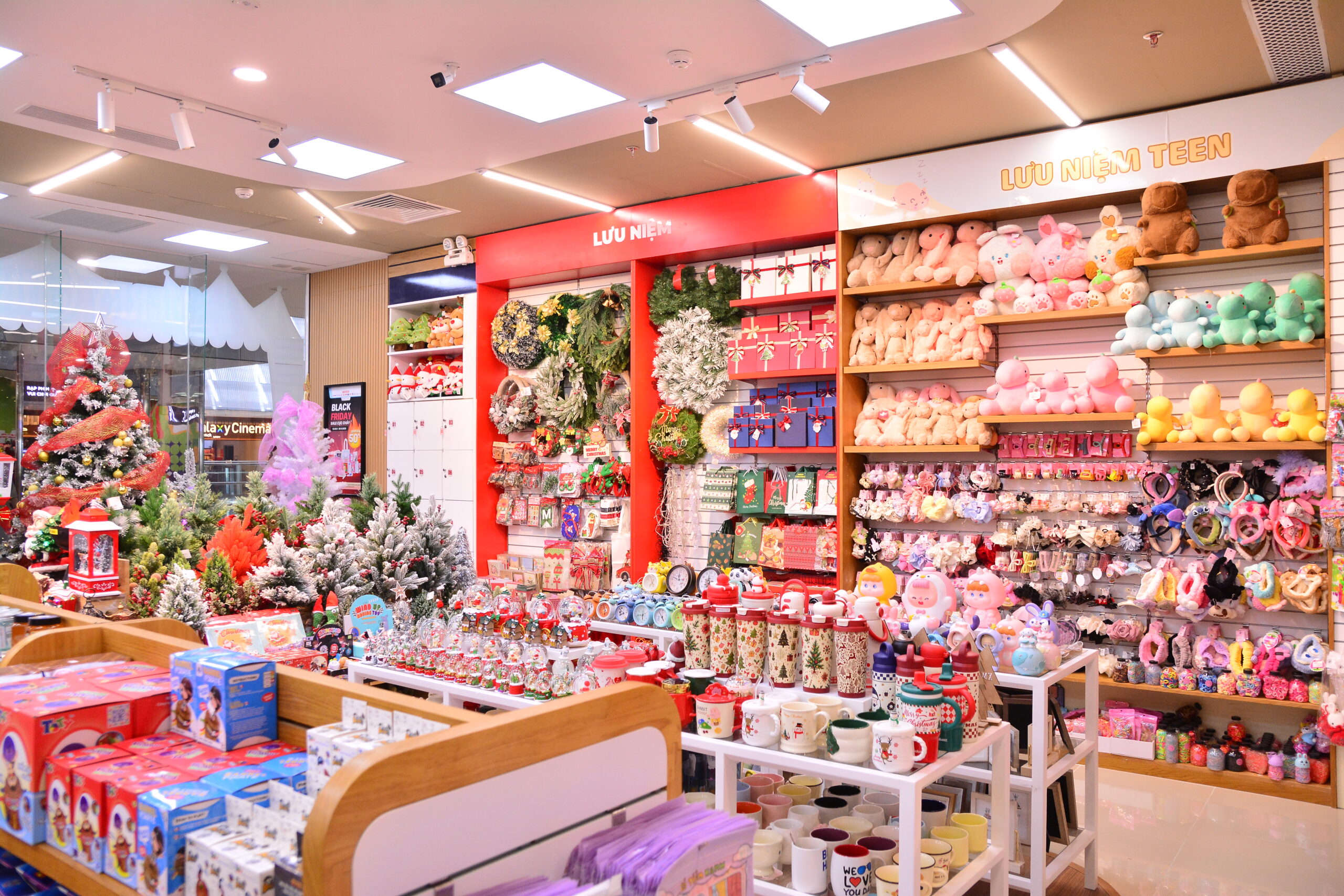 10 Mẫu Đồ Trang Trí Noel Đẹp – Phụ Kiện Giáng Sinh Nên Mua Trong 2025