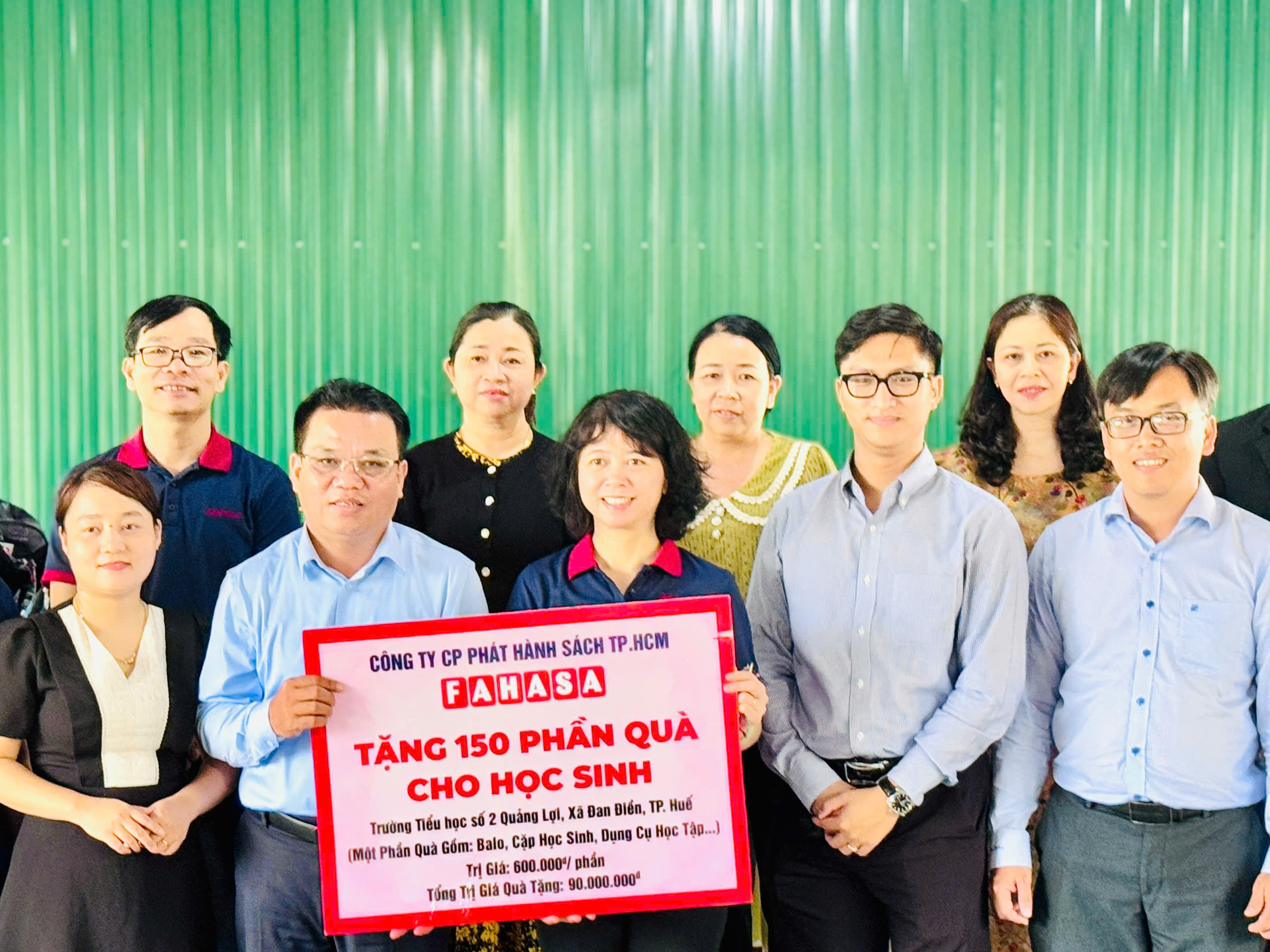 FAHASA trao quà trường Tiểu Học Số 2 Quảng Lợi FAHASA trao quà trường Tiểu Học Số 2 Quảng Lợi