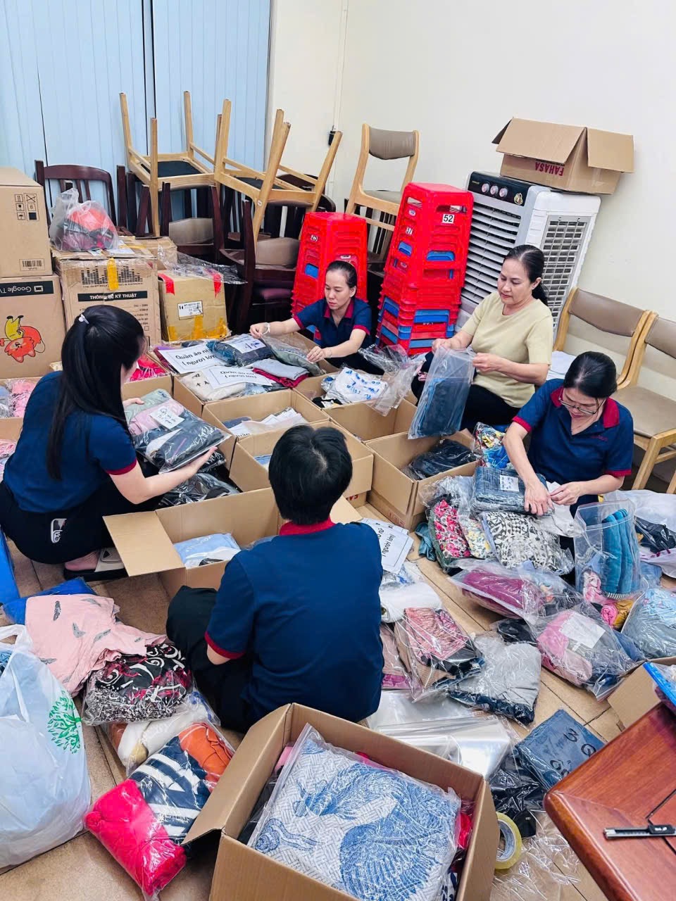 FAHASA Hướng Về Miền Trung Chung Tay Sẻ Chia Cùng Đồng Bào Vượt Qua Lũ Lụt FAHASA Triển Khai 3 Chương Trình Cứu Trợ