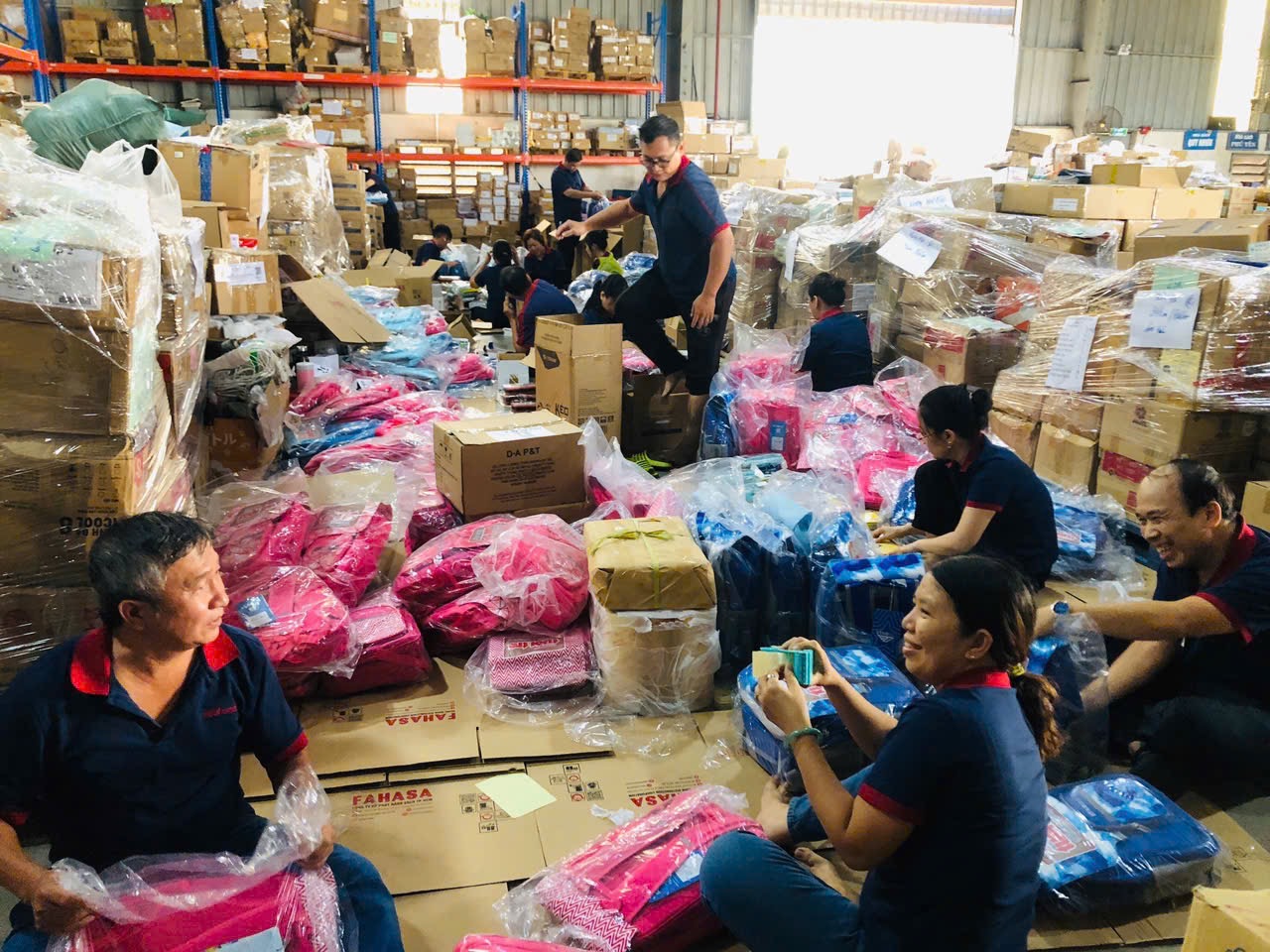 FAHASA Hướng Về Miền Trung Chung Tay Sẻ Chia Cùng Đồng Bào Vượt Qua Lũ Lụt FAHASA Triển Khai 3 Chương Trình Cứu Trợ