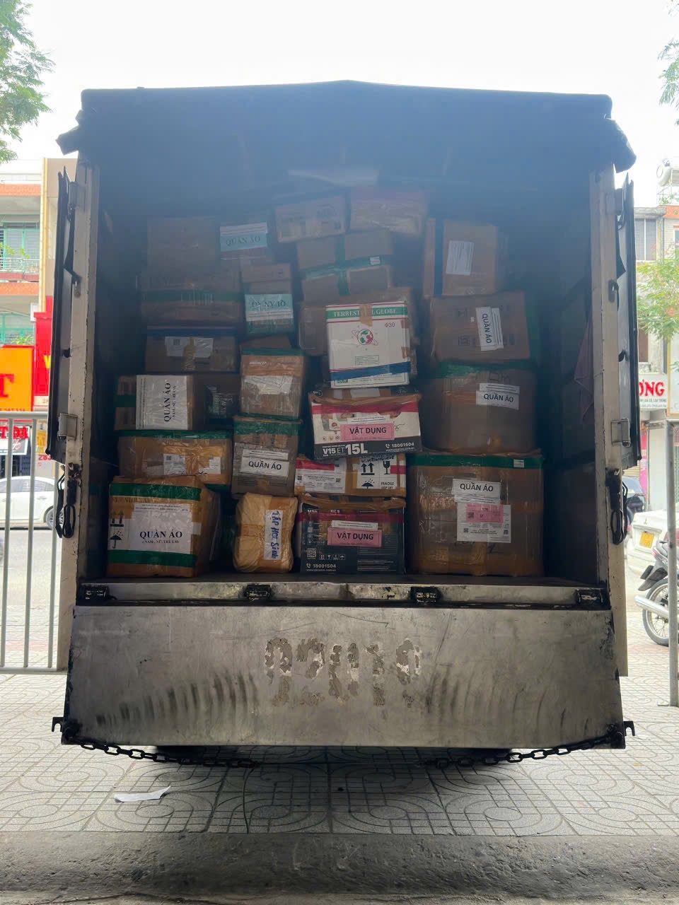 FAHASA Hướng Về Miền Trung Chung Tay Sẻ Chia Cùng Đồng Bào Vượt Qua Lũ Lụt FAHASA Triển Khai 3 Chương Trình Cứu Trợ