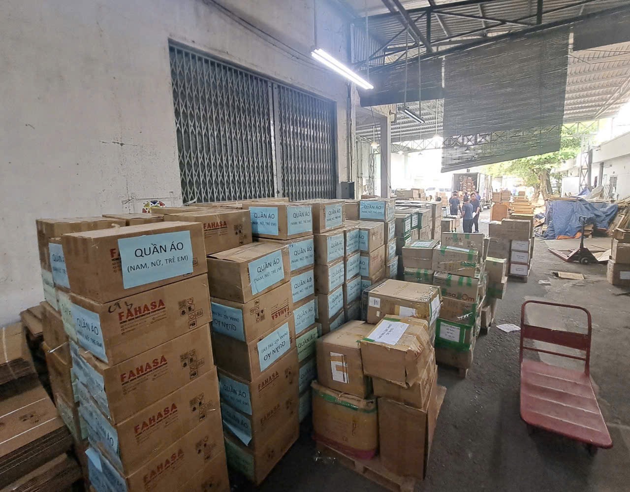 FAHASA Hướng Về Miền Trung Chung Tay Sẻ Chia Cùng Đồng Bào Vượt Qua Lũ Lụt FAHASA Triển Khai 3 Chương Trình Cứu Trợ