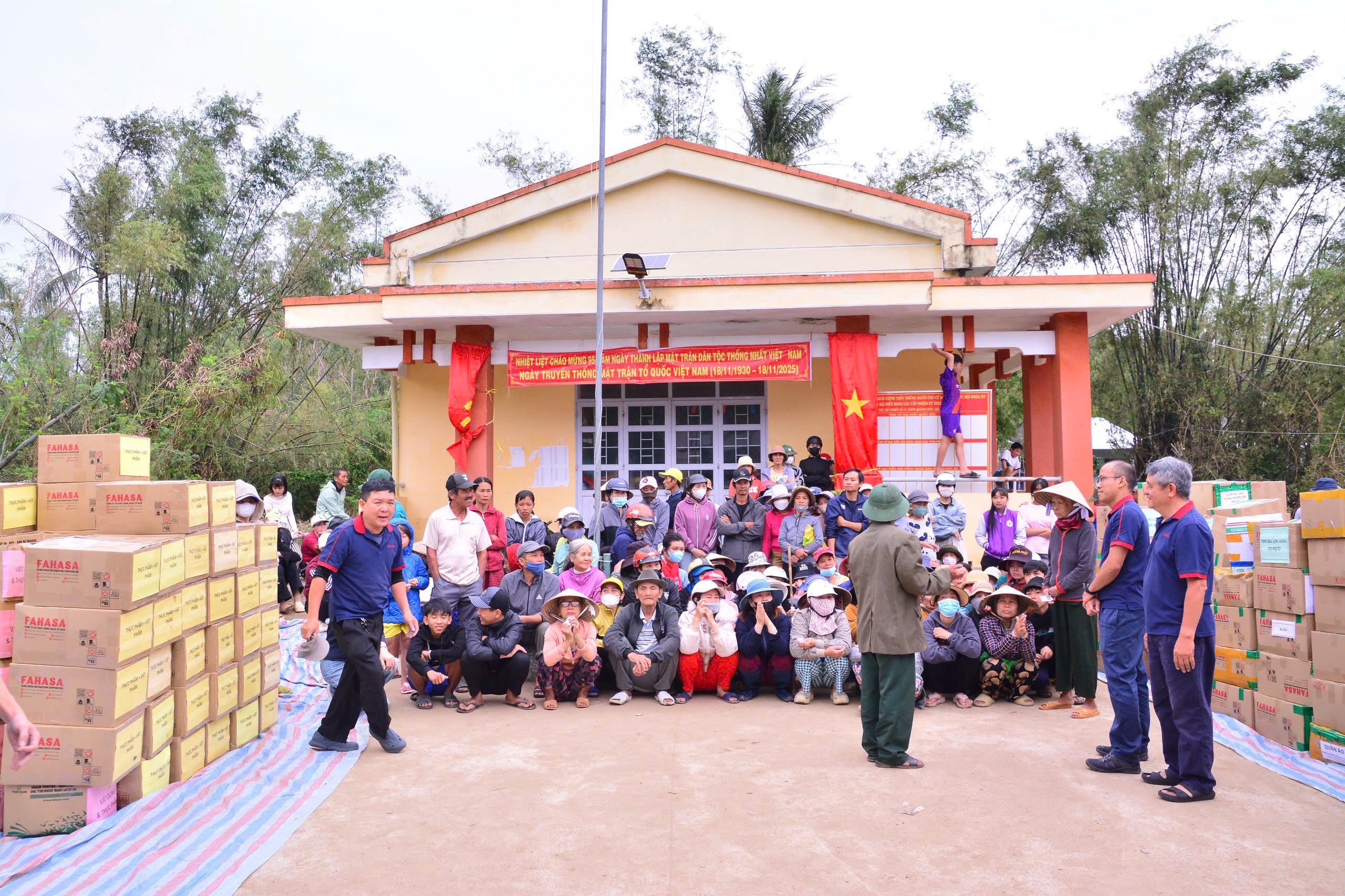 FAHASA Hướng Về Miền Trung Chung Tay Sẻ Chia Cùng Đồng Bào Vượt Qua Lũ Lụt FAHASA Triển Khai 3 Chương Trình Cứu Trợ