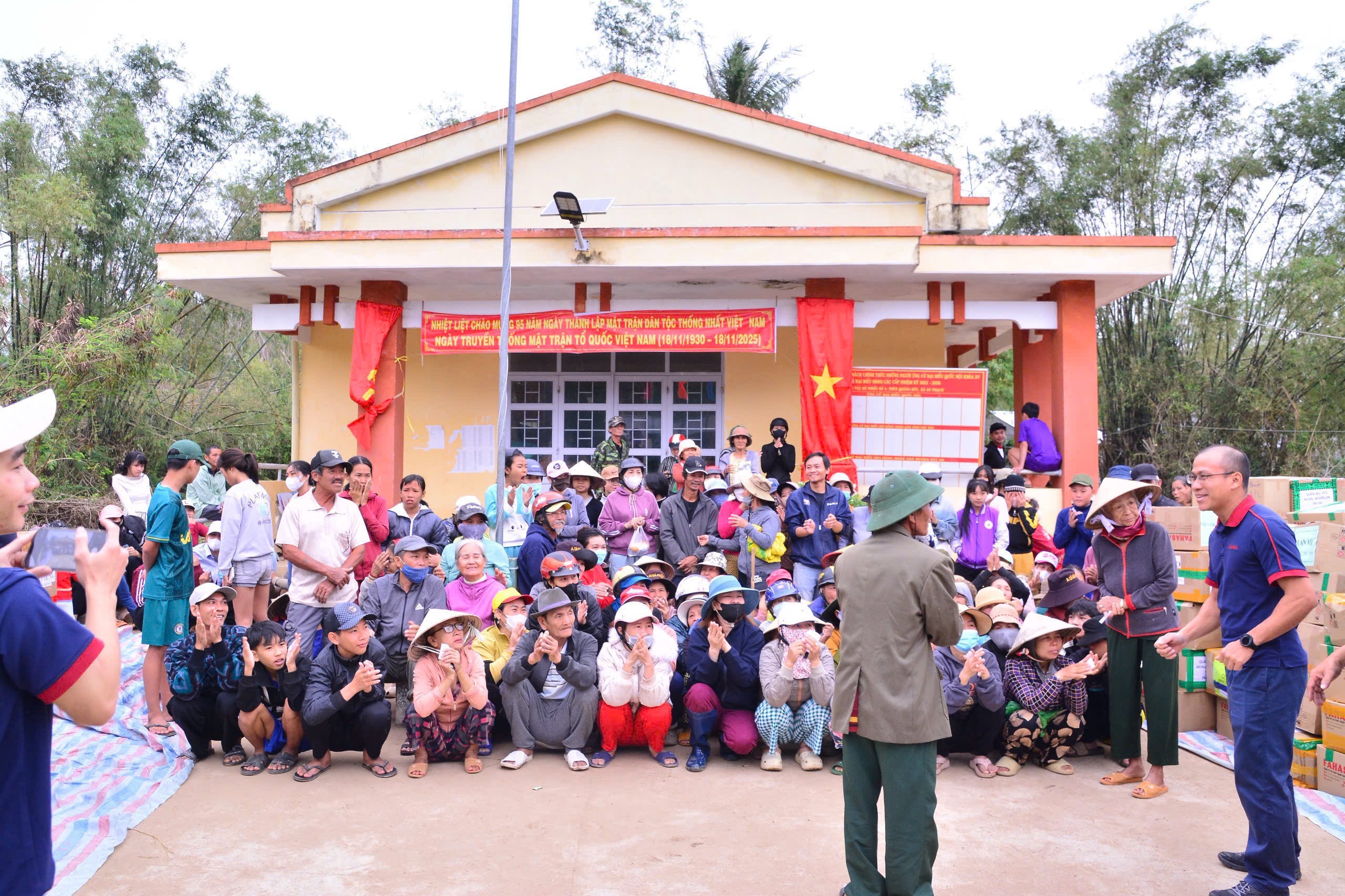 FAHASA Hướng Về Miền Trung Chung Tay Sẻ Chia Cùng Đồng Bào Vượt Qua Lũ Lụt FAHASA Triển Khai 3 Chương Trình Cứu Trợ