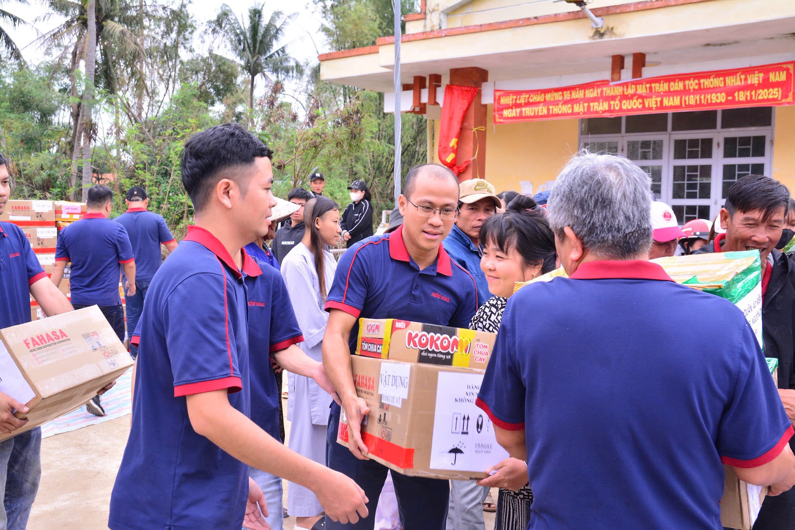 FAHASA Hướng Về Miền Trung Chung Tay Sẻ Chia Cùng Đồng Bào Vượt Qua Lũ Lụt FAHASA Triển Khai 3 Chương Trình Cứu Trợ