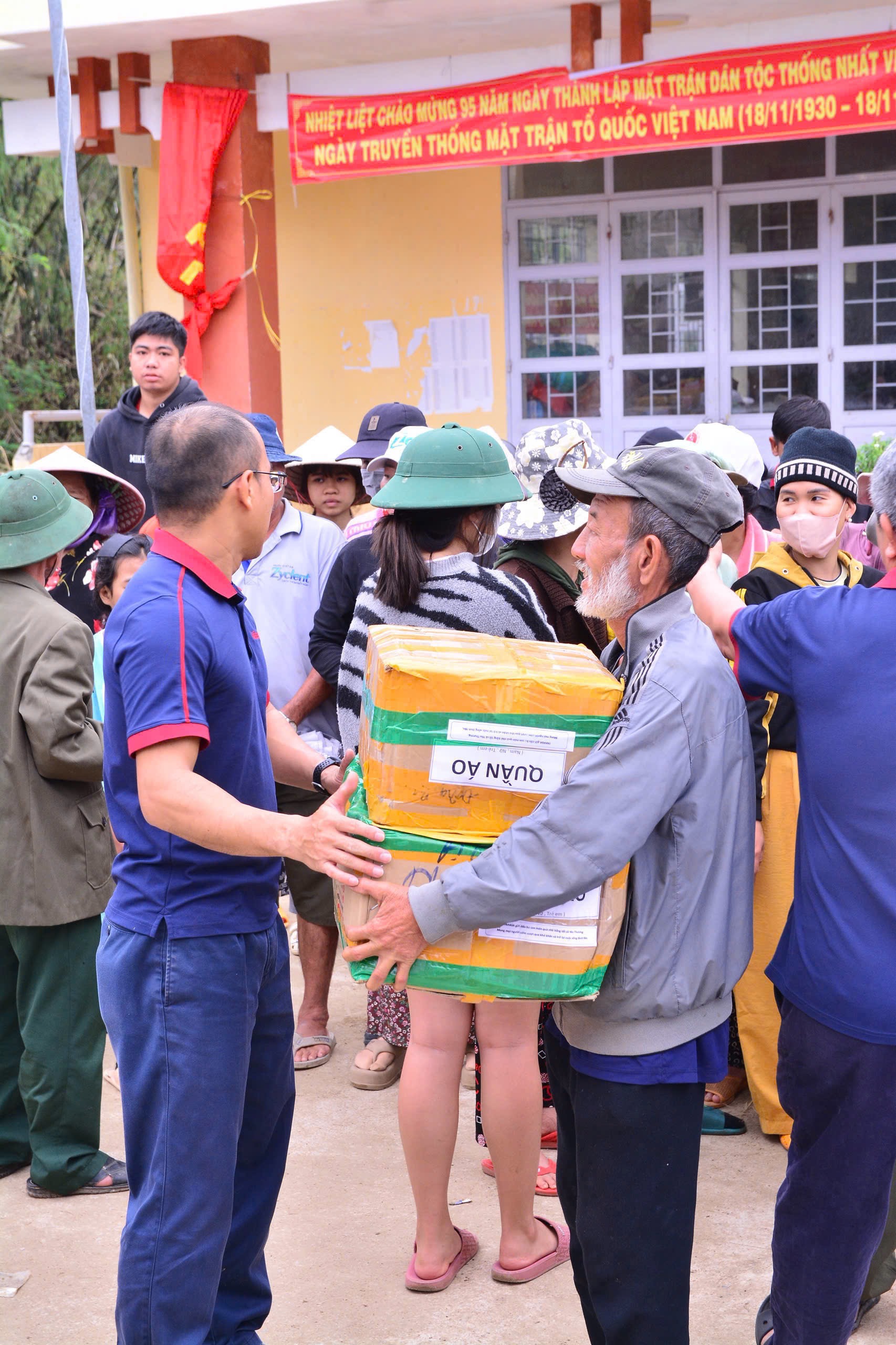 FAHASA Hướng Về Miền Trung Chung Tay Sẻ Chia Cùng Đồng Bào Vượt Qua Lũ Lụt FAHASA Triển Khai 3 Chương Trình Cứu Trợ