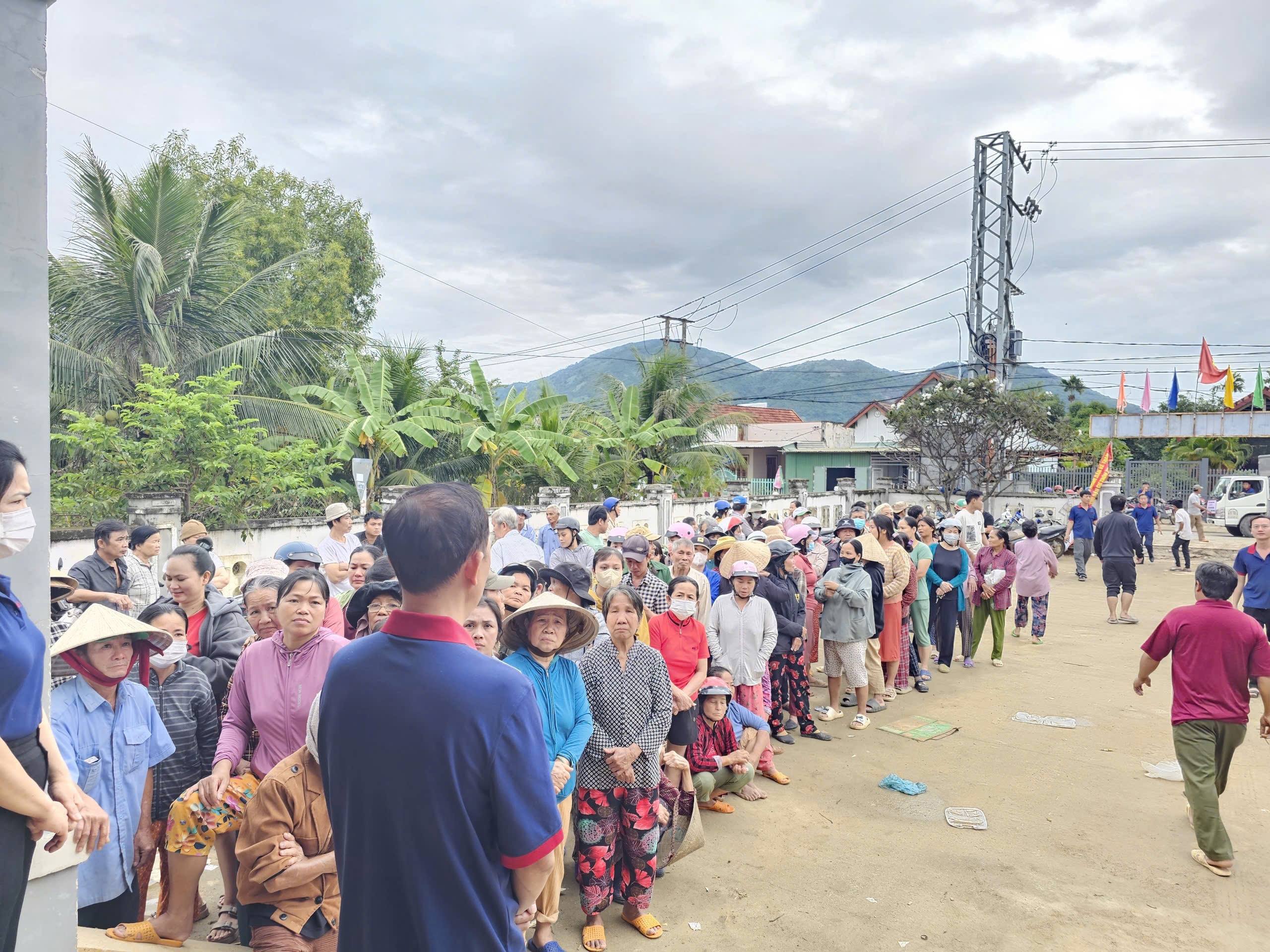 FAHASA Hướng Về Miền Trung Chung Tay Sẻ Chia Cùng Đồng Bào Vượt Qua Lũ Lụt FAHASA Triển Khai 3 Chương Trình Cứu Trợ