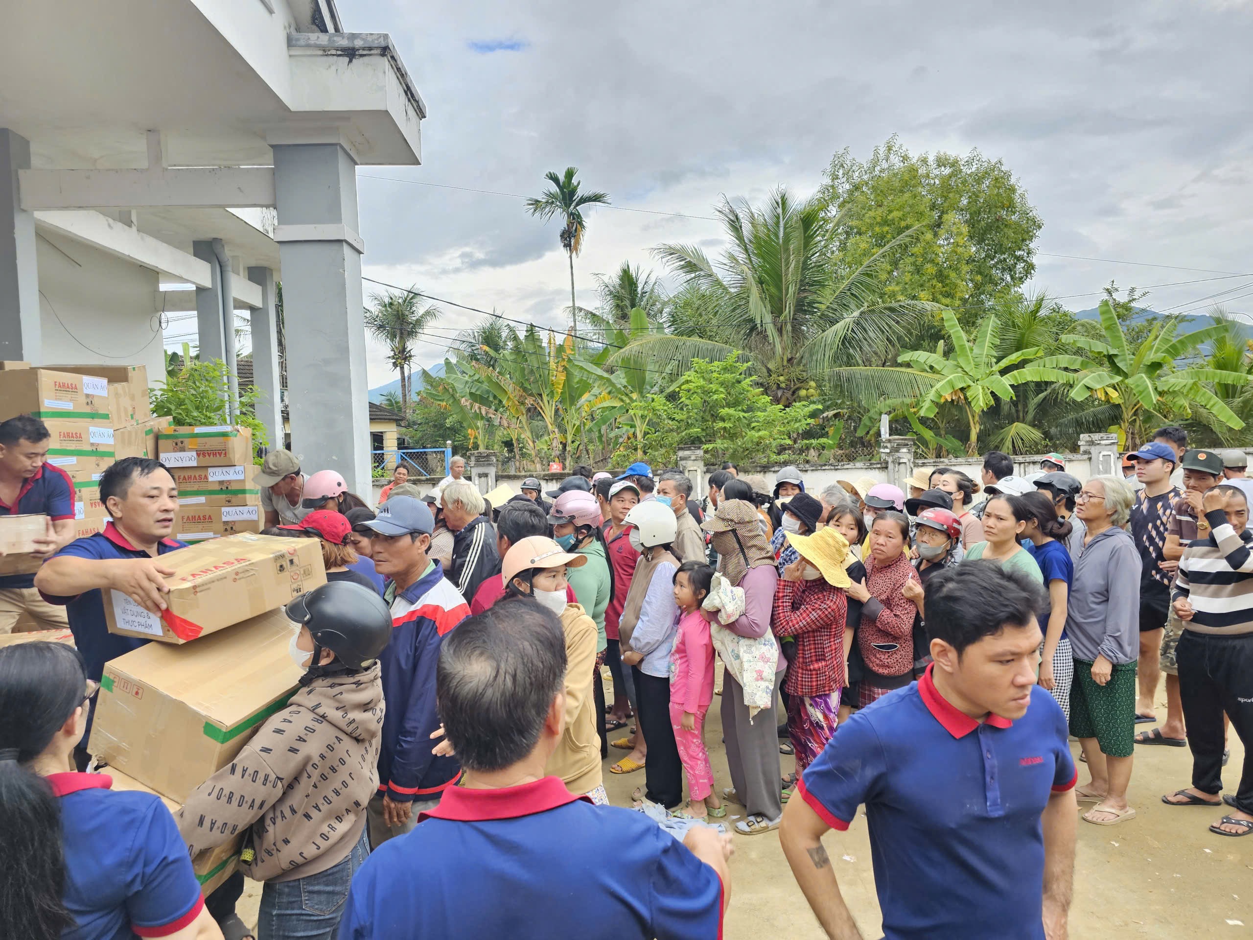 FAHASA Hướng Về Miền Trung Chung Tay Sẻ Chia Cùng Đồng Bào Vượt Qua Lũ Lụt FAHASA Triển Khai 3 Chương Trình Cứu Trợ