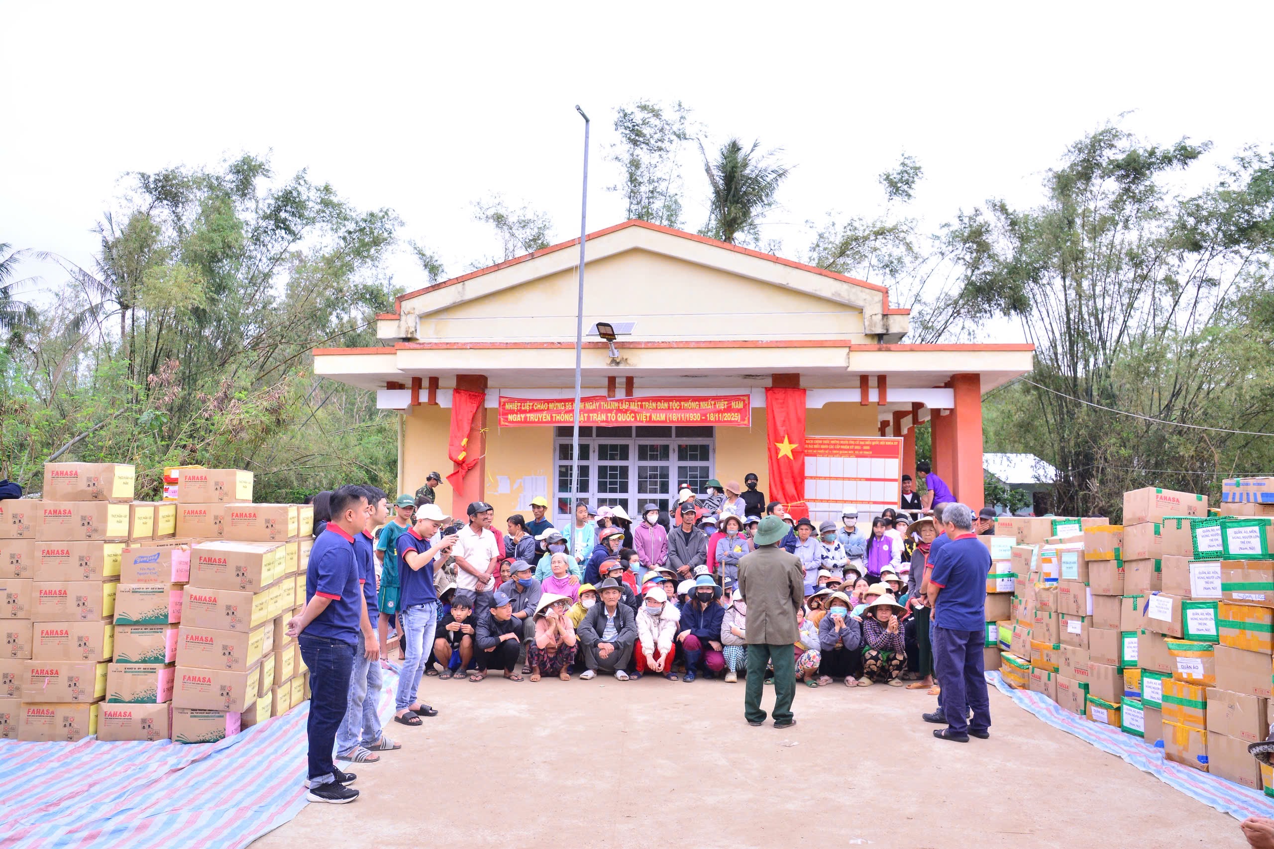 FAHASA Hướng Về Miền Trung Chung Tay Sẻ Chia Cùng Đồng Bào Vượt Qua Lũ Lụt FAHASA Triển Khai 3 Chương Trình Cứu Trợ