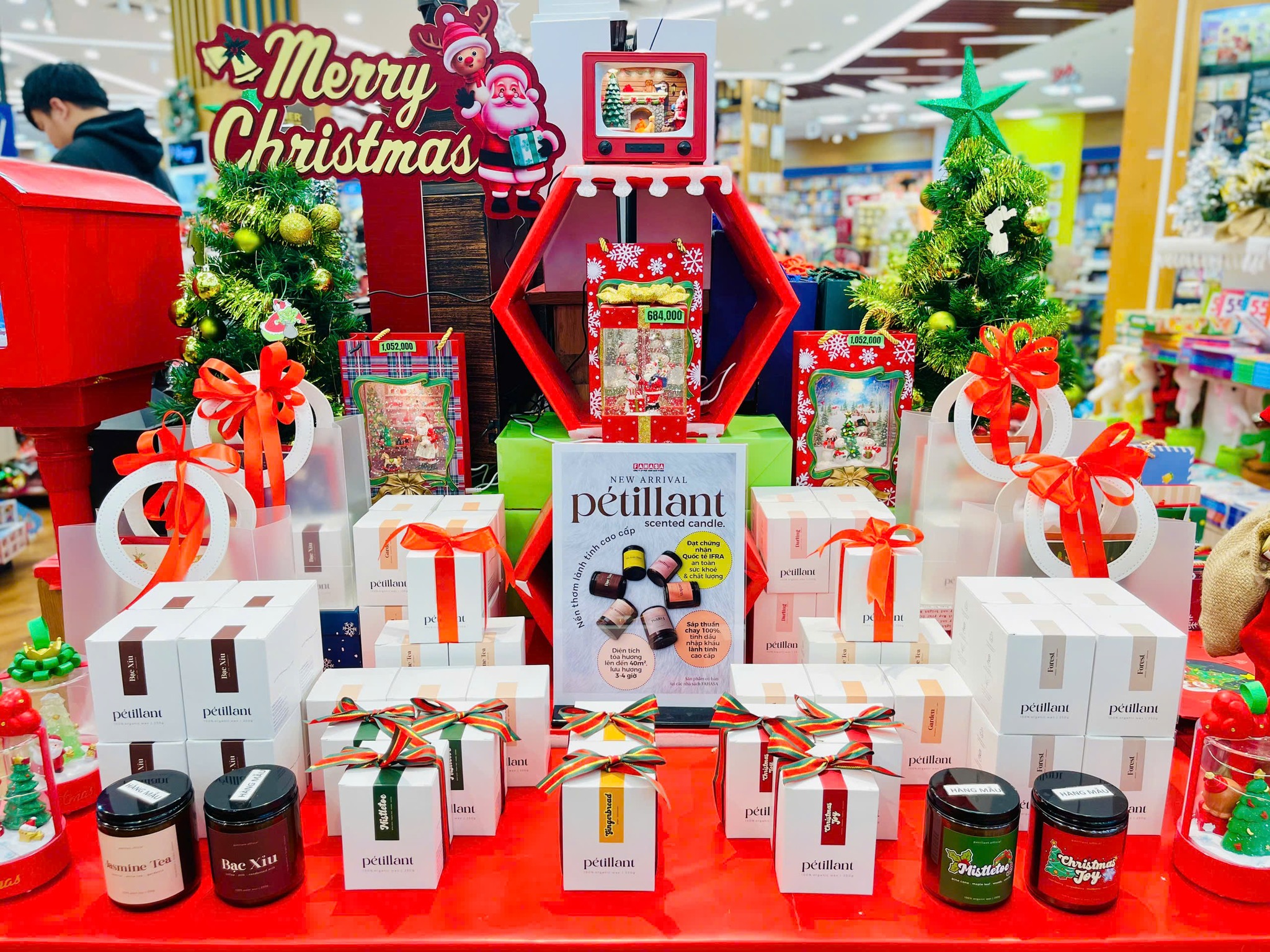 10+ Món Đồ Trang Trí Noel Đẹp, Giá Rẻ, Dễ Mua Tại Cần Thơ. Nguồn: Nhà sách FAHASA