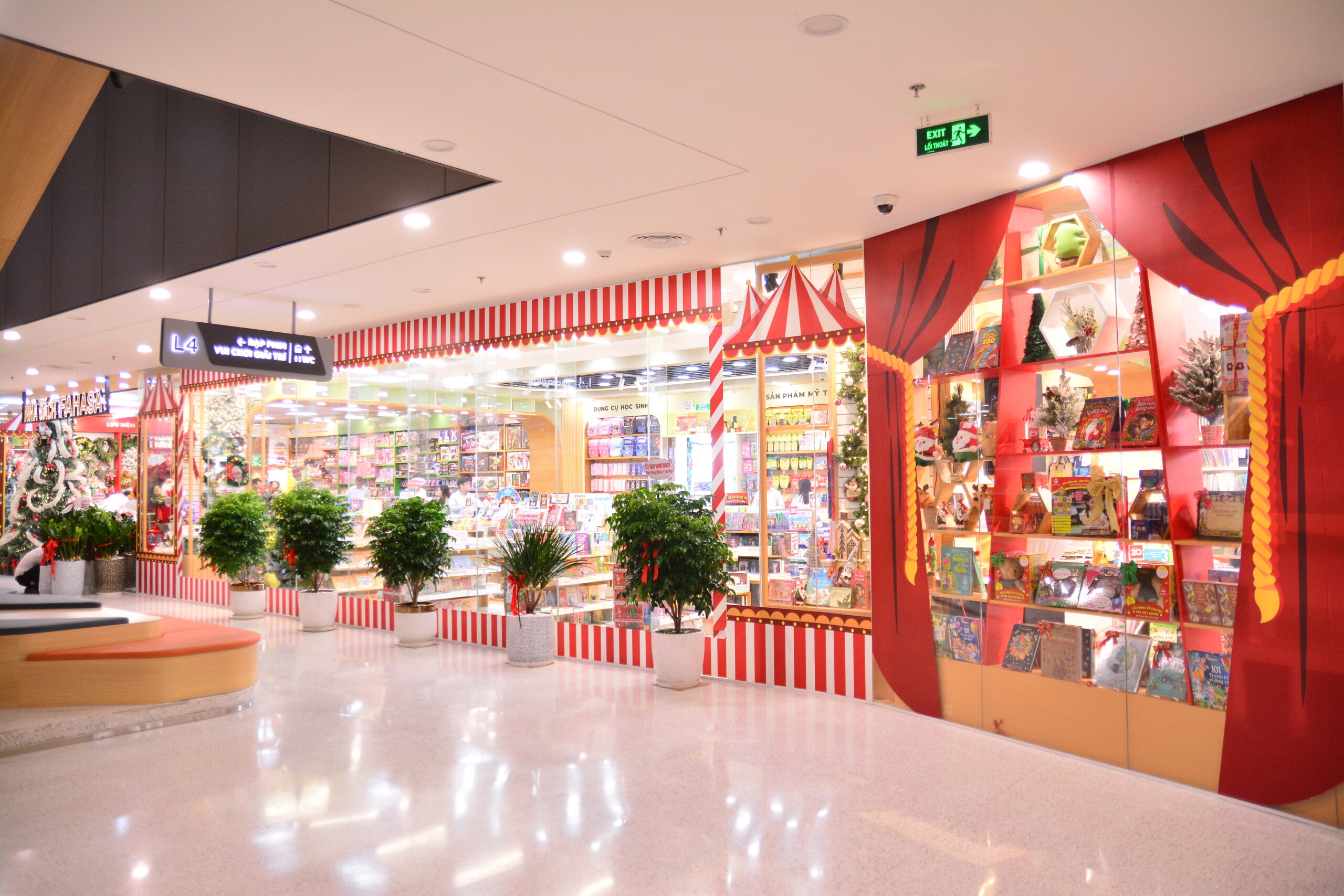 Nha sach FAHASA Phan Huy Ích