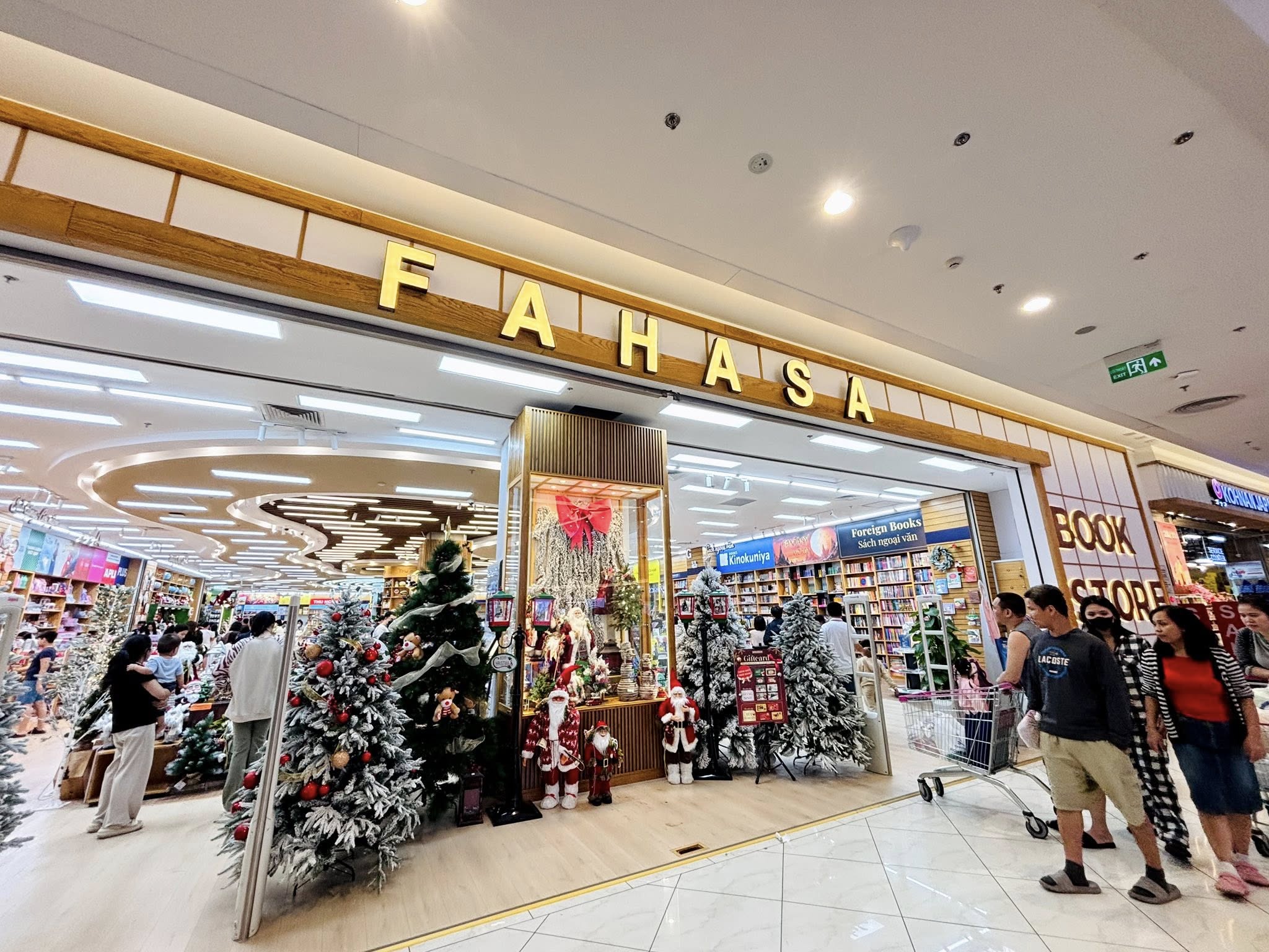 10+ sản phẩm noel và mua đồ trang trí noel giá rẻ tại Hà Nội. Nguồn: Nhà sách FAHASA Vạn Phúc Nhà sách FAHASA Vạn Phúc