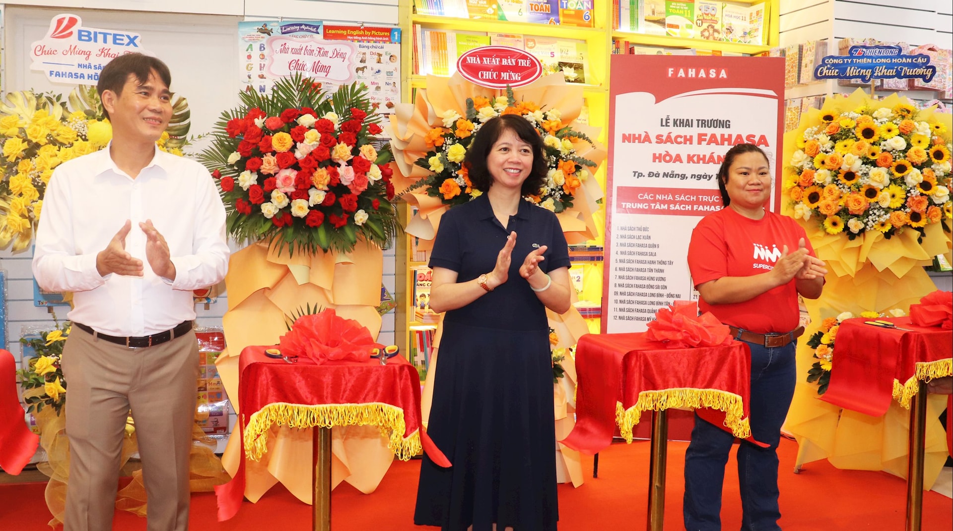 Nha-sach-fahasa-hoa-khanh-1