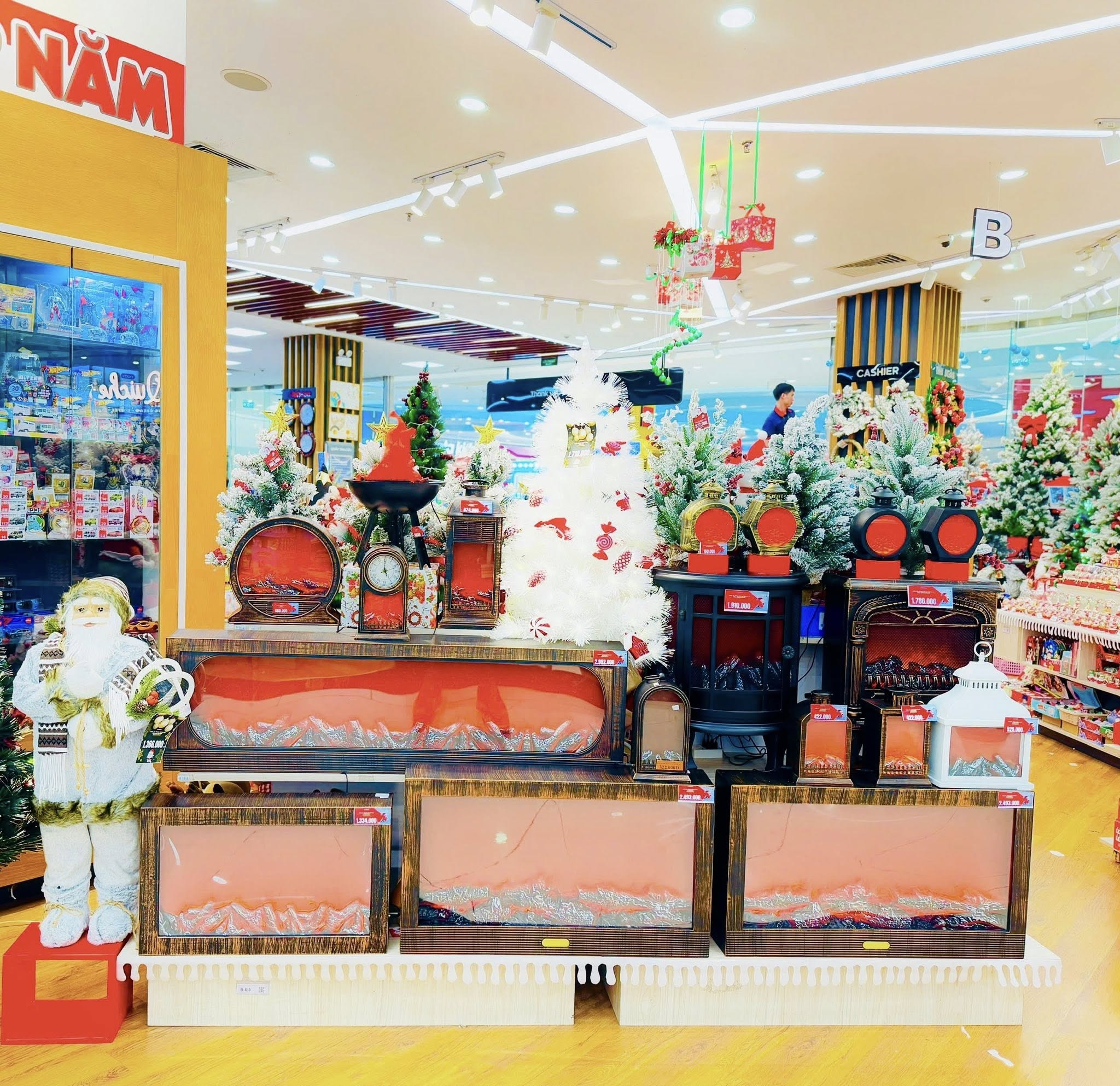 Ý Tưởng Trang Trí Giáng Sinh Cho Cửa Hàng 2025 Đẹp, Dễ thực hiện, Khách Nhìn Là Muốn Ghé Ngay. Nguồn: FAHASA Ý Tưởng Trang Trí Giáng Sinh Cho Cửa Hàng 2025 Đẹp, Dễ thực hiện, Khách Nhìn Là Muốn Ghé Ngay. Nguồn: FAHASA