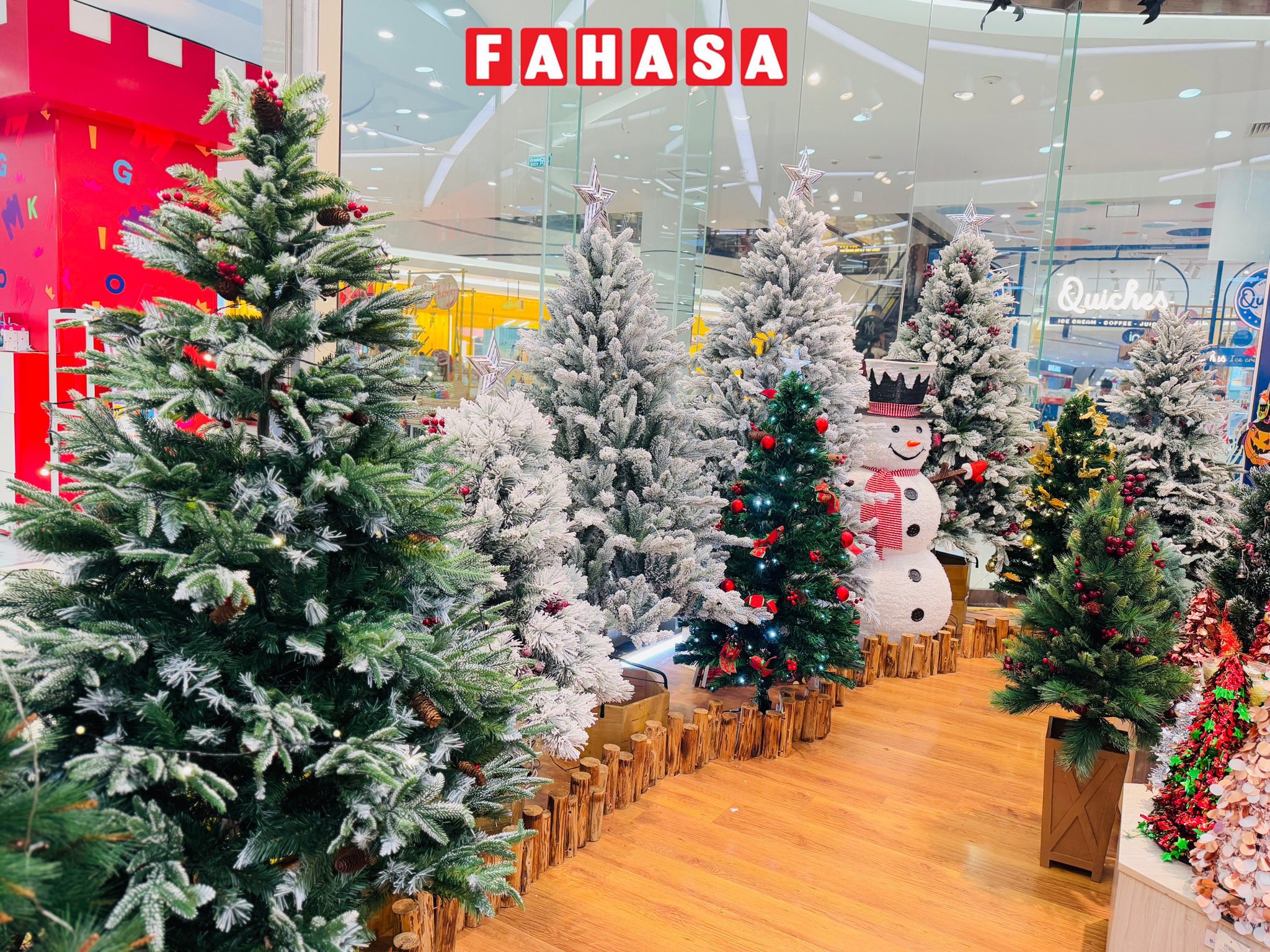 cay-thong-noel-tai-nha-sach-fahasa-long-bien top-12-mon-do-trang-tri-noel-cay-thong-noel-tai-nha-sach-fahasa-long-bien