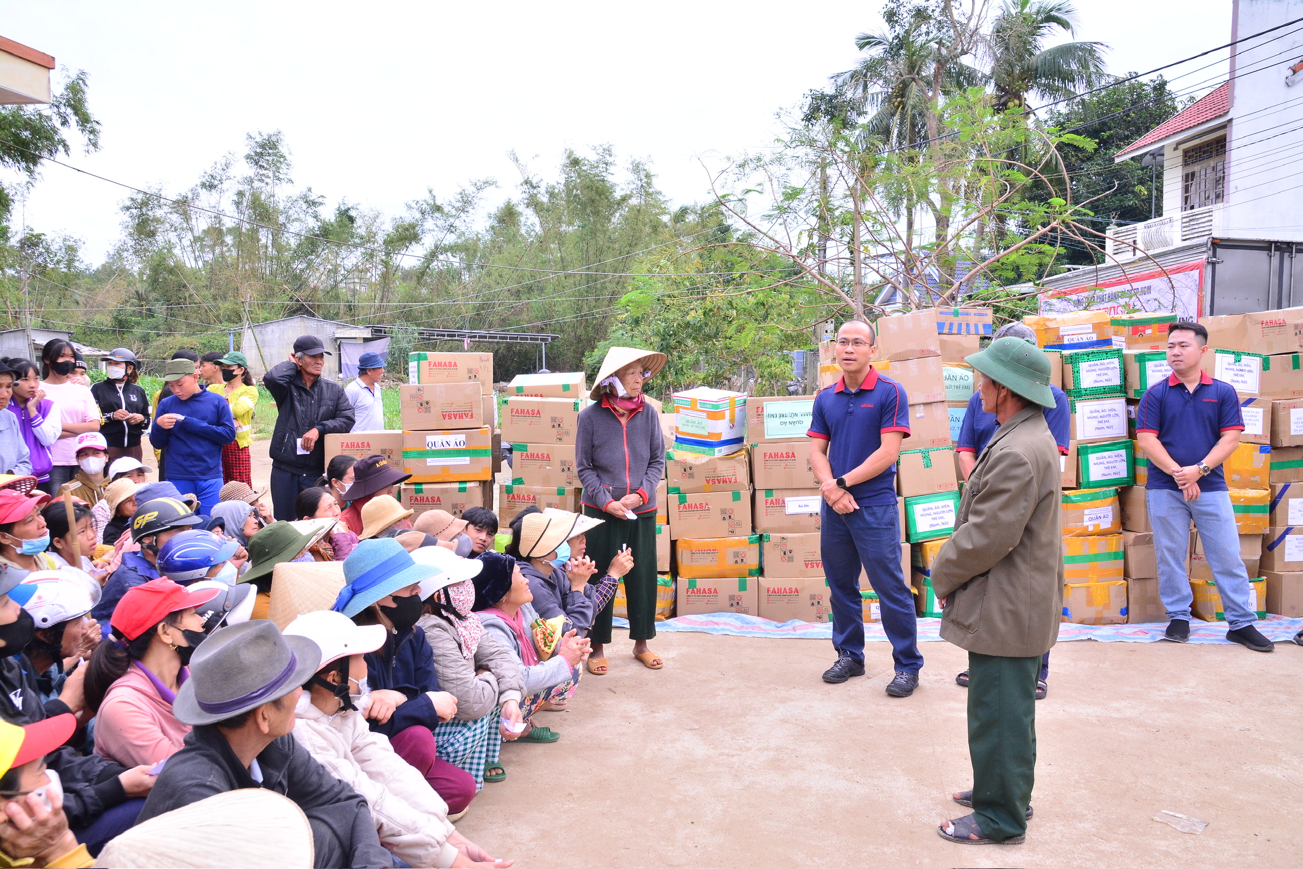 FAHASA Hướng Về Miền Trung Chung Tay Sẻ Chia Cùng Đồng Bào Vượt Qua Lũ Lụt FAHASA Triển Khai 3 Chương Trình Cứu Trợ