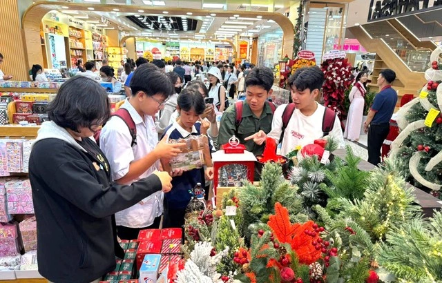 Nhà sách FAHASA Phan Huy ích