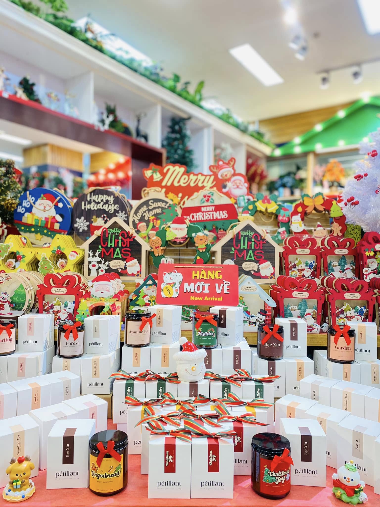 10+ Món Đồ Trang Trí Noel Đẹp, Giá Rẻ, Dễ Mua Tại Cần Thơ. Nguồn: Nhà sách FAHASA