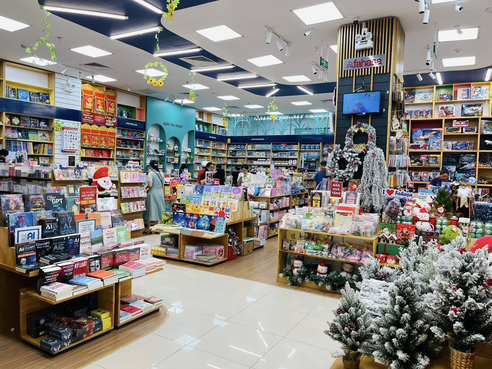 Nhà sách FAHASA Hậu Giang