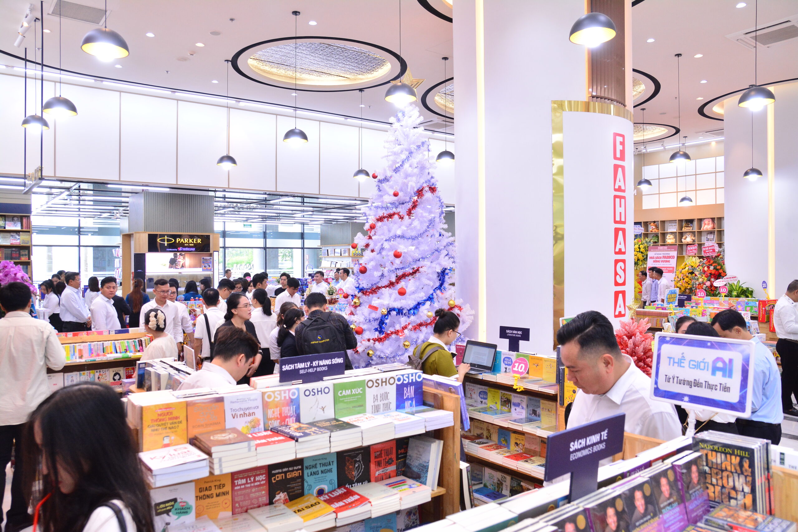 nha-sach-fabico-hung-vuong (14)