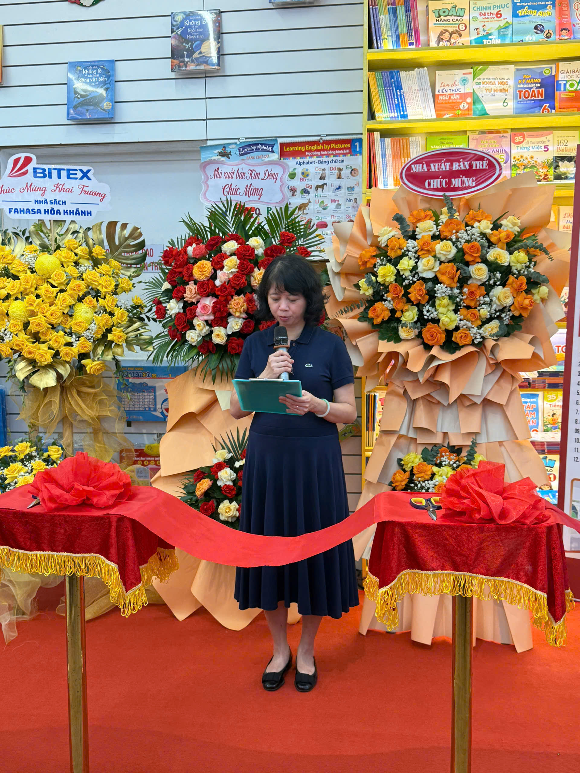 nha-sach-fahasa-hoa-khanh-6