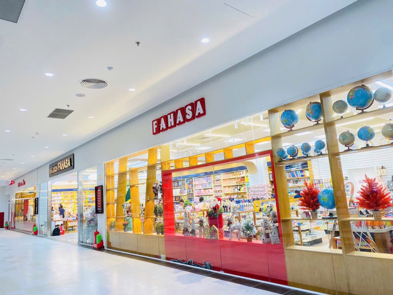 nha-sach-fahasa-hoa-khanh