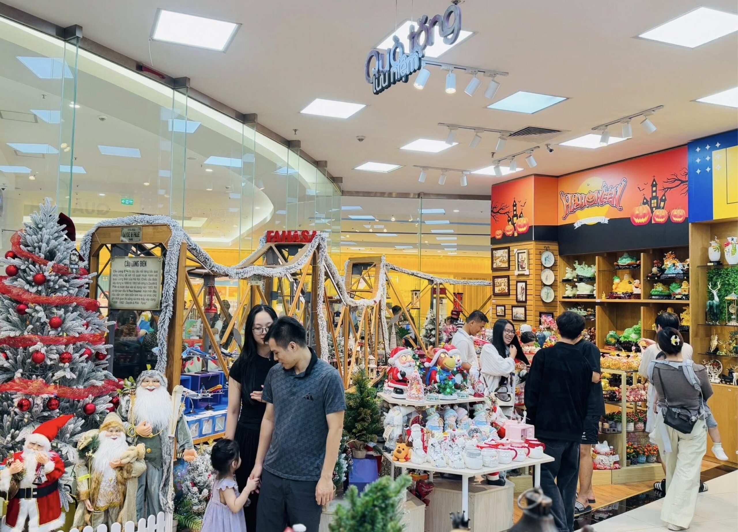 nha-sach-fahasa-long-bien