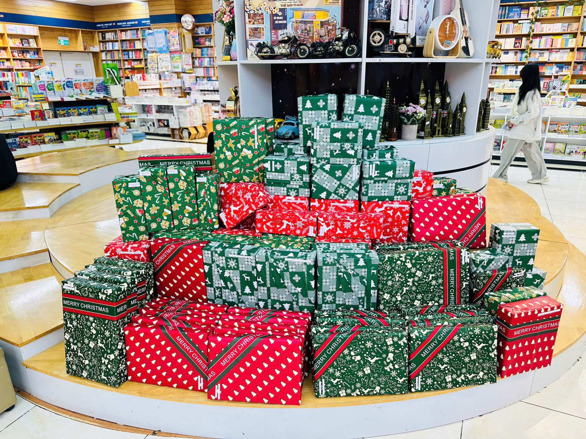 top-12-mon-do-trang-tri-noel-tai-nha-sach-fahasa-van-phuc top-12-mon-do-trang-tri-noel-tai-nha-sach-fahasa-van-phuc