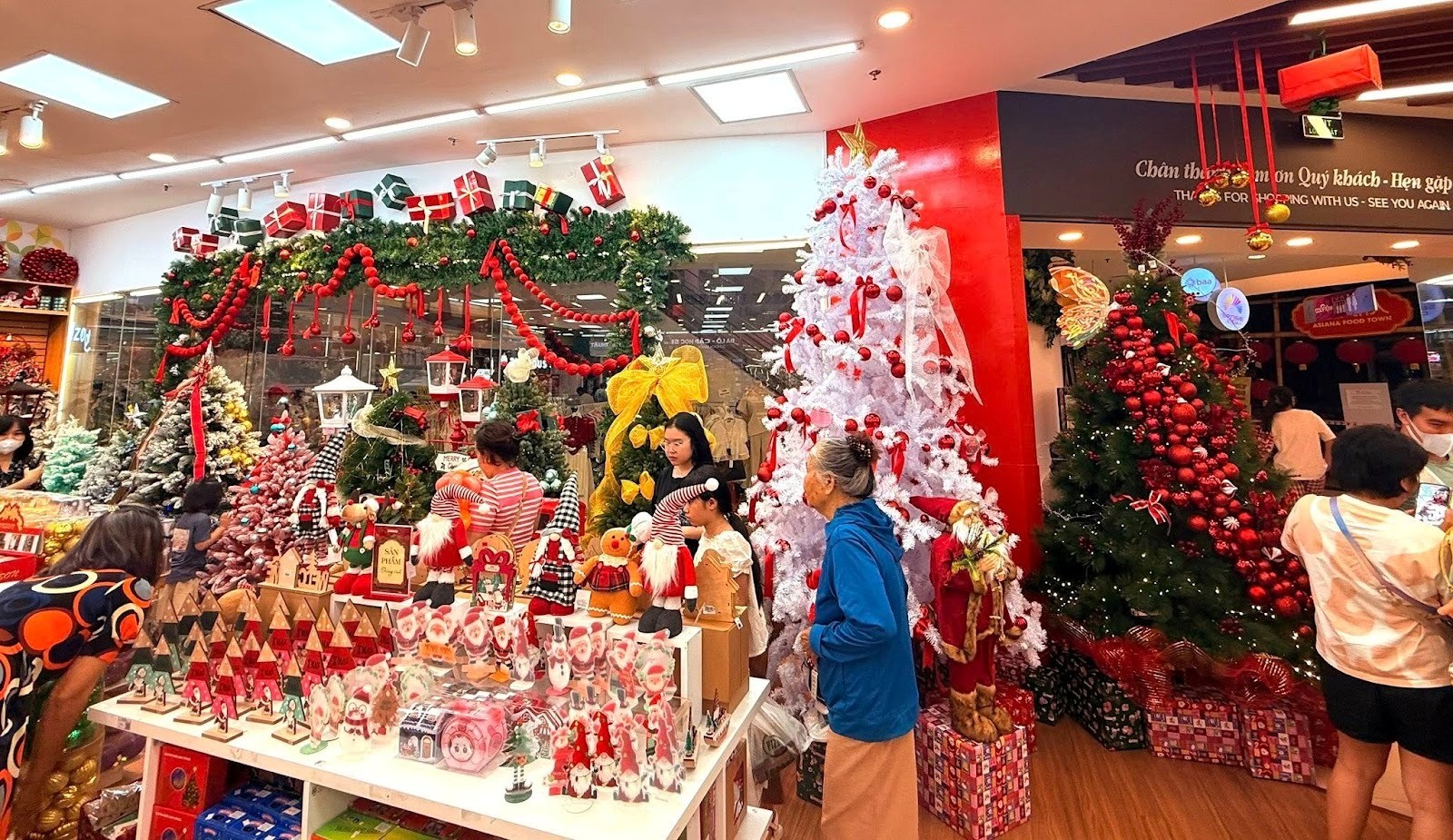 10 Cách Trang Trí Giáng Sinh Ngoài Trời Đẹp Mà Đơn Giản Ngay Tại Nhà