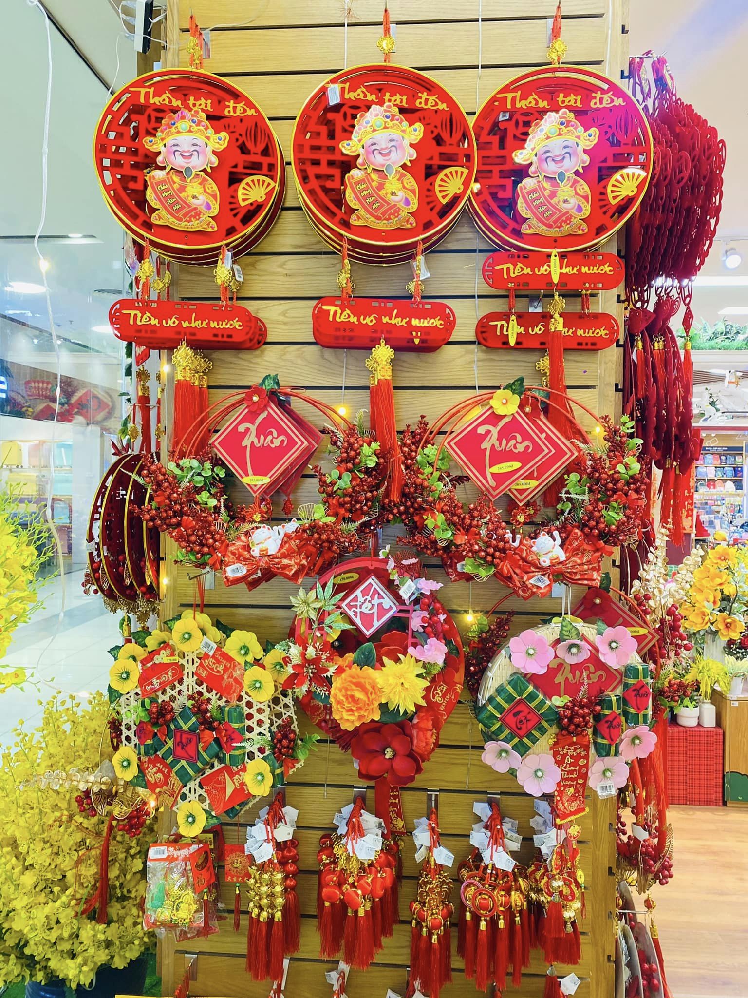 Cửa hàng bán đồ trang trí tết 2026 đẹp, đa dạng và giá tốt ở TP.HCM: Nhà sách FAHASA