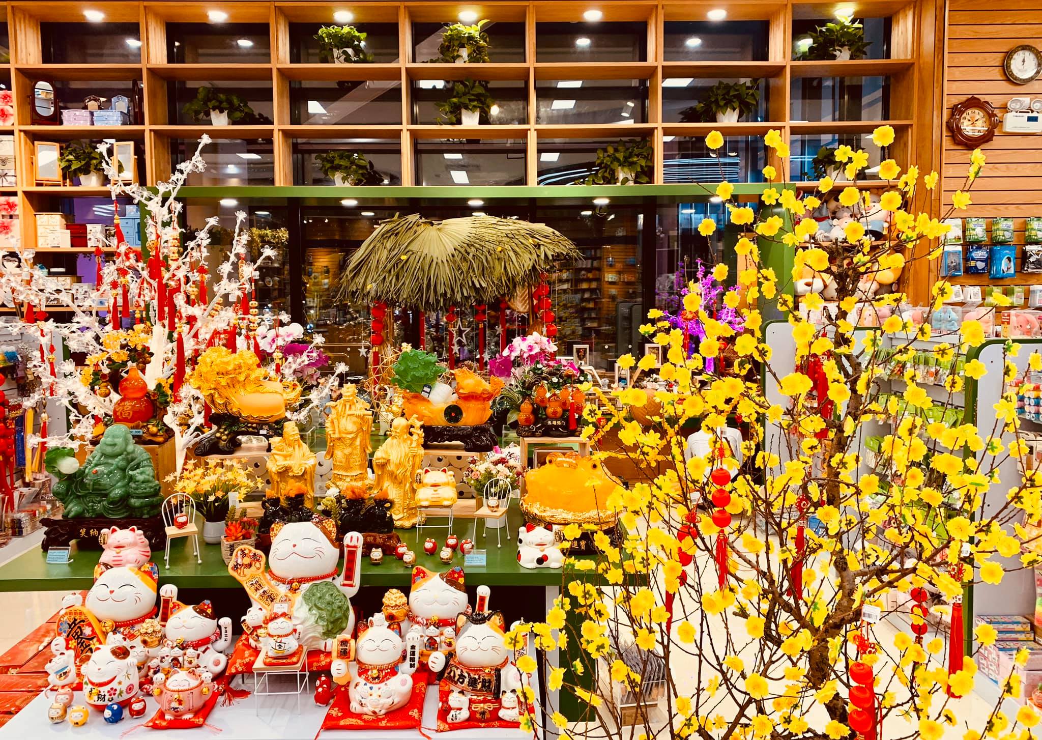 Combo trang trí Tết tài lộc với Thần Tài, thỏi vàng và đồng xu chiêu tài đầu năm