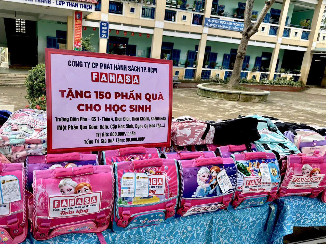 FAHASA Tiếp Sức Cho Các Em Học Sinh Có Hoàn Cảnh Khó Khăn Vùng Lũ Tại Tỉnh Đắk Lắk (Phú Yên Cũ) & Khánh Hòa