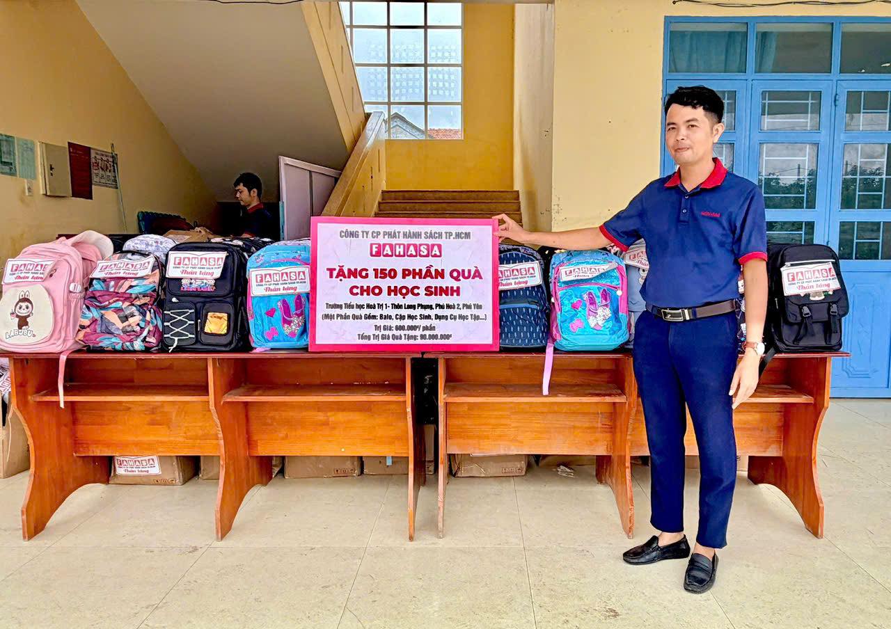 FAHASA Tiếp Sức Cho Các Em Học Sinh Có Hoàn Cảnh Khó Khăn Vùng Lũ Tại Tỉnh Đắk Lắk (Phú Yên Cũ) & Khánh Hòa