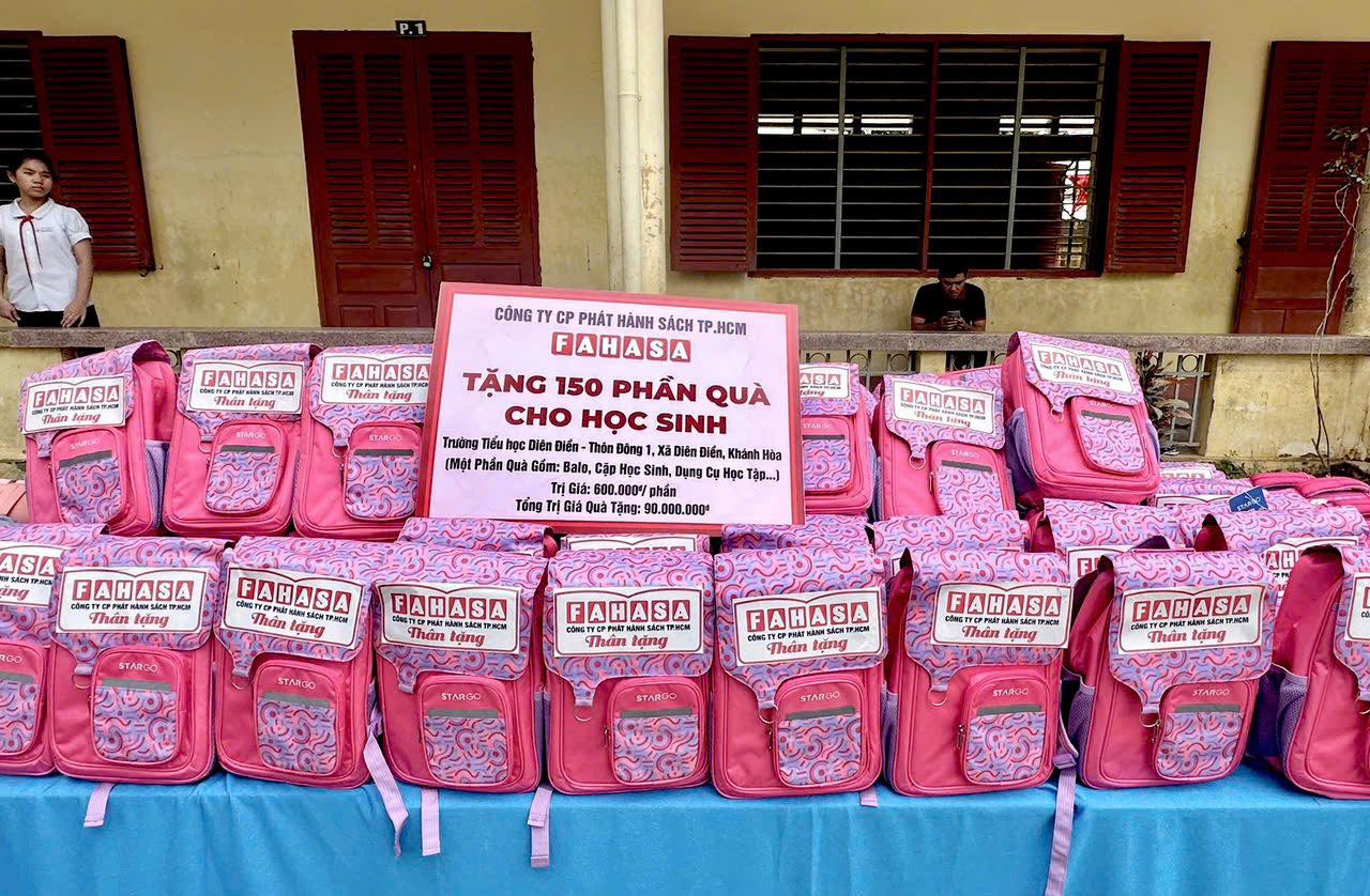 FAHASA Tiếp Sức Cho Các Em Học Sinh Có Hoàn Cảnh Khó Khăn Vùng Lũ Tại Tỉnh Đắk Lắk (Phú Yên Cũ) & Khánh Hòa