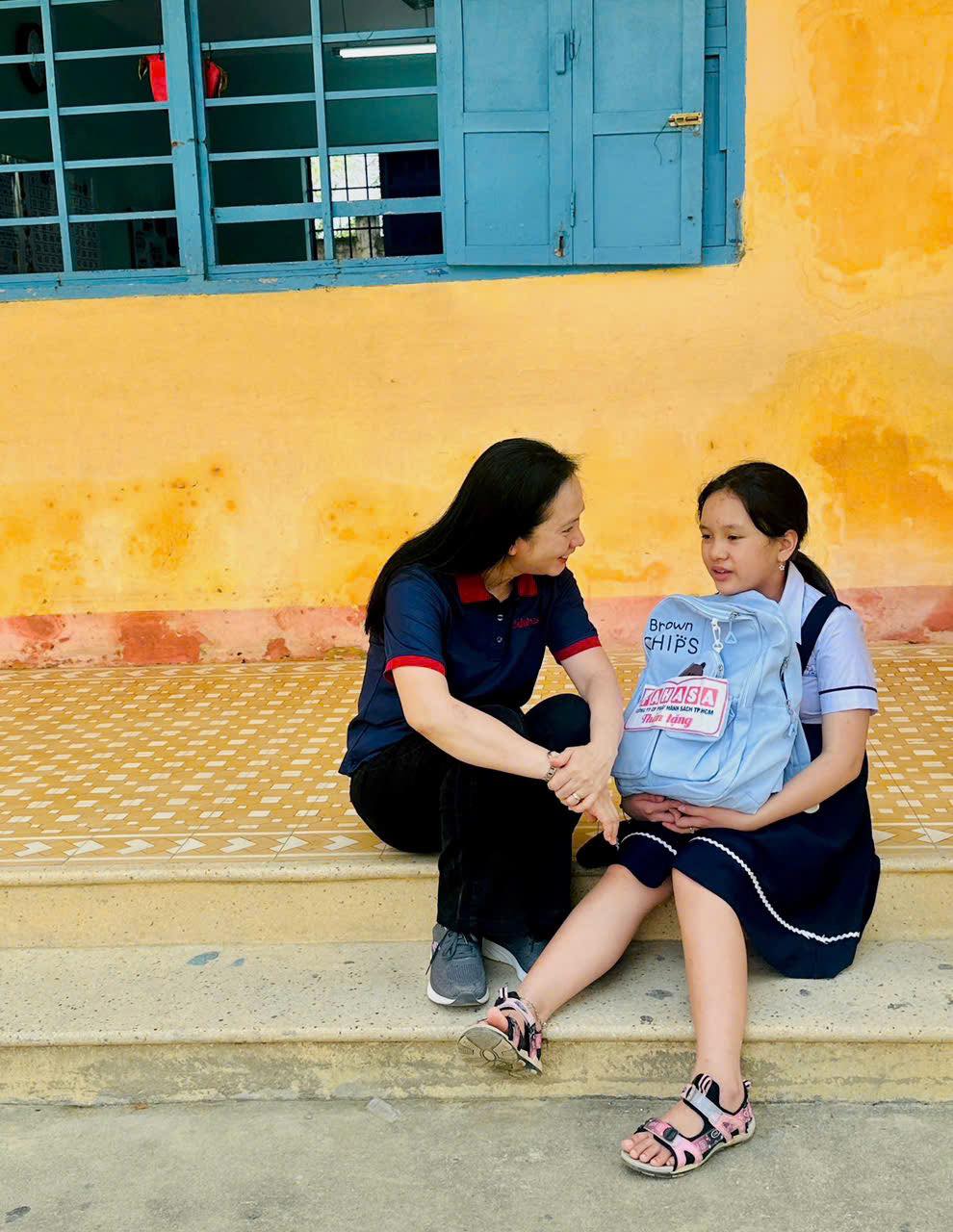 FAHASA Tiếp Sức Cho Các Em Học Sinh Có Hoàn Cảnh Khó Khăn Vùng Lũ Tại Tỉnh Đắk Lắk (Phú Yên Cũ) & Khánh Hòa