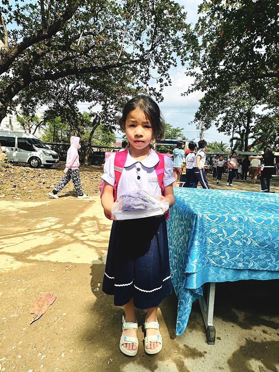 FAHASA Tiếp Sức Cho Các Em Học Sinh Có Hoàn Cảnh Khó Khăn Vùng Lũ Tại Tỉnh Đắk Lắk (Phú Yên Cũ) & Khánh Hòa