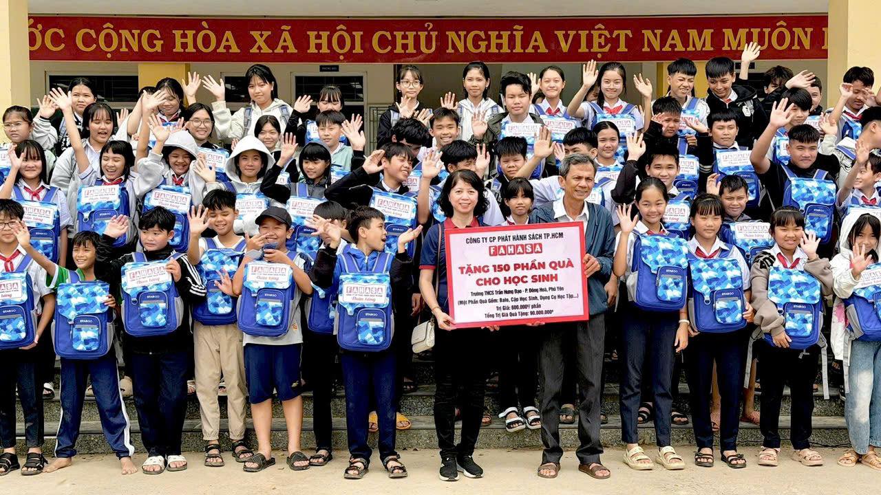 FAHASA Tiếp Sức Cho Các Em Học Sinh Có Hoàn Cảnh Khó Khăn Vùng Lũ Tại Tỉnh Đắk Lắk (Phú Yên Cũ) & Khánh Hòa