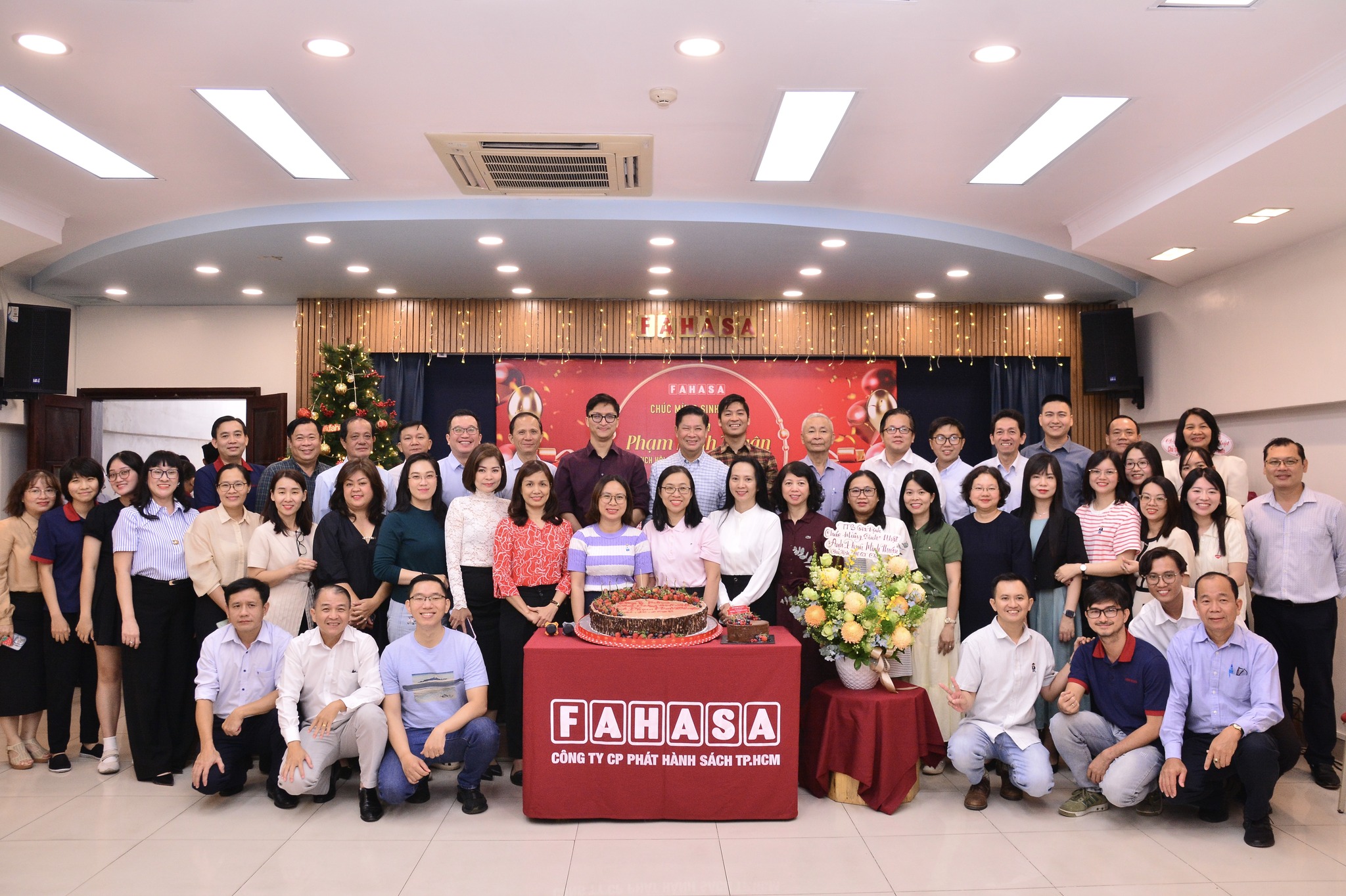 FAHASA chúc mừng sinh nhật Chủ Tịch